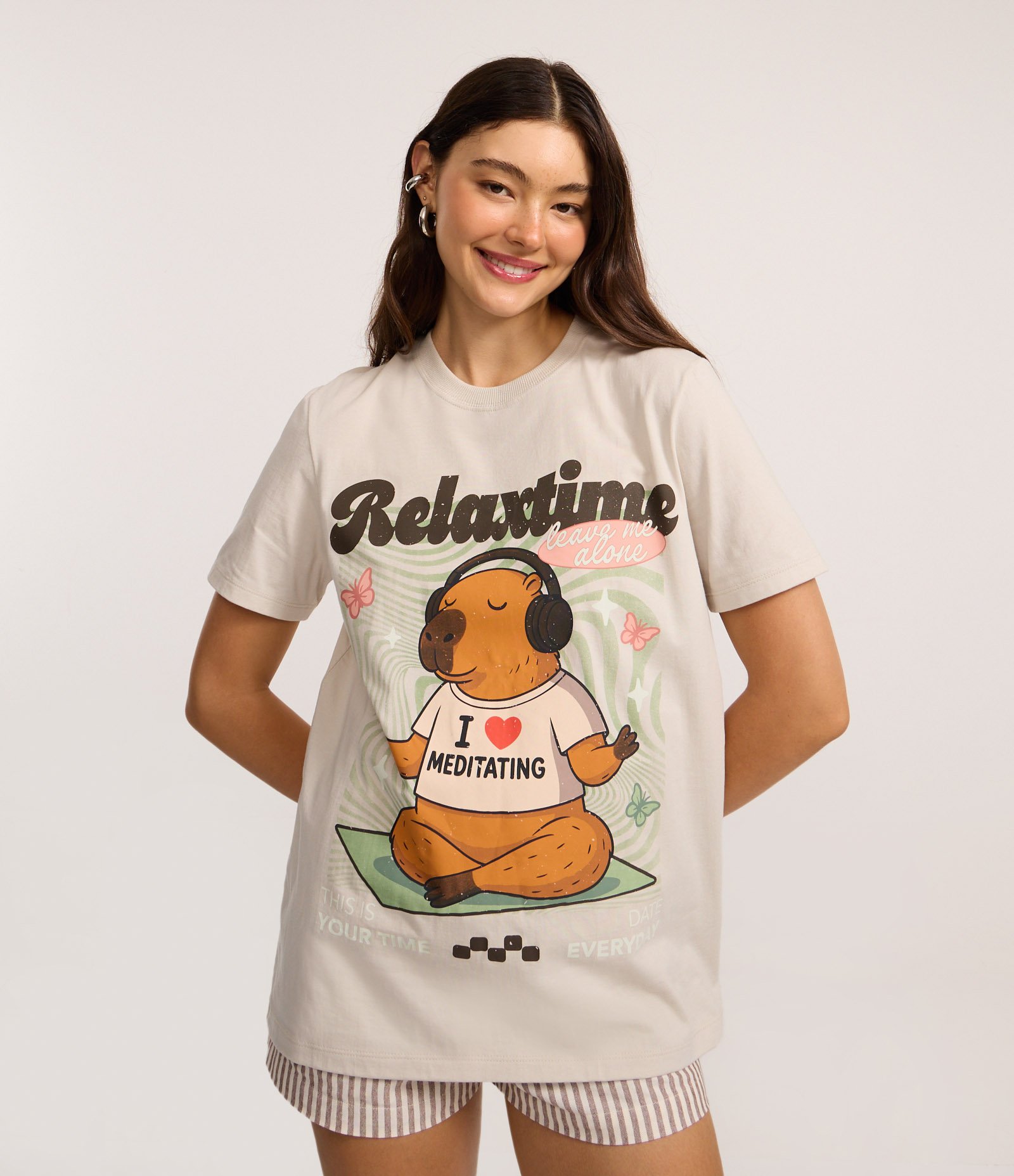 Camiseta T-shirt com Estampa Capivara Relaxtime Cinza 1