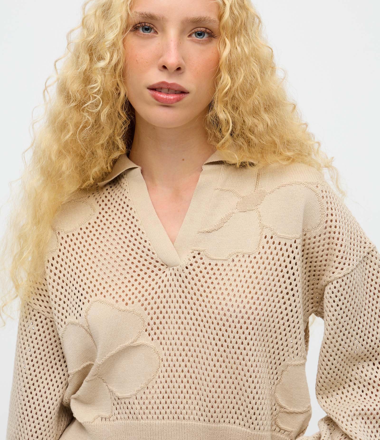 Blusa em Tricô com Gola Polo Bege 3