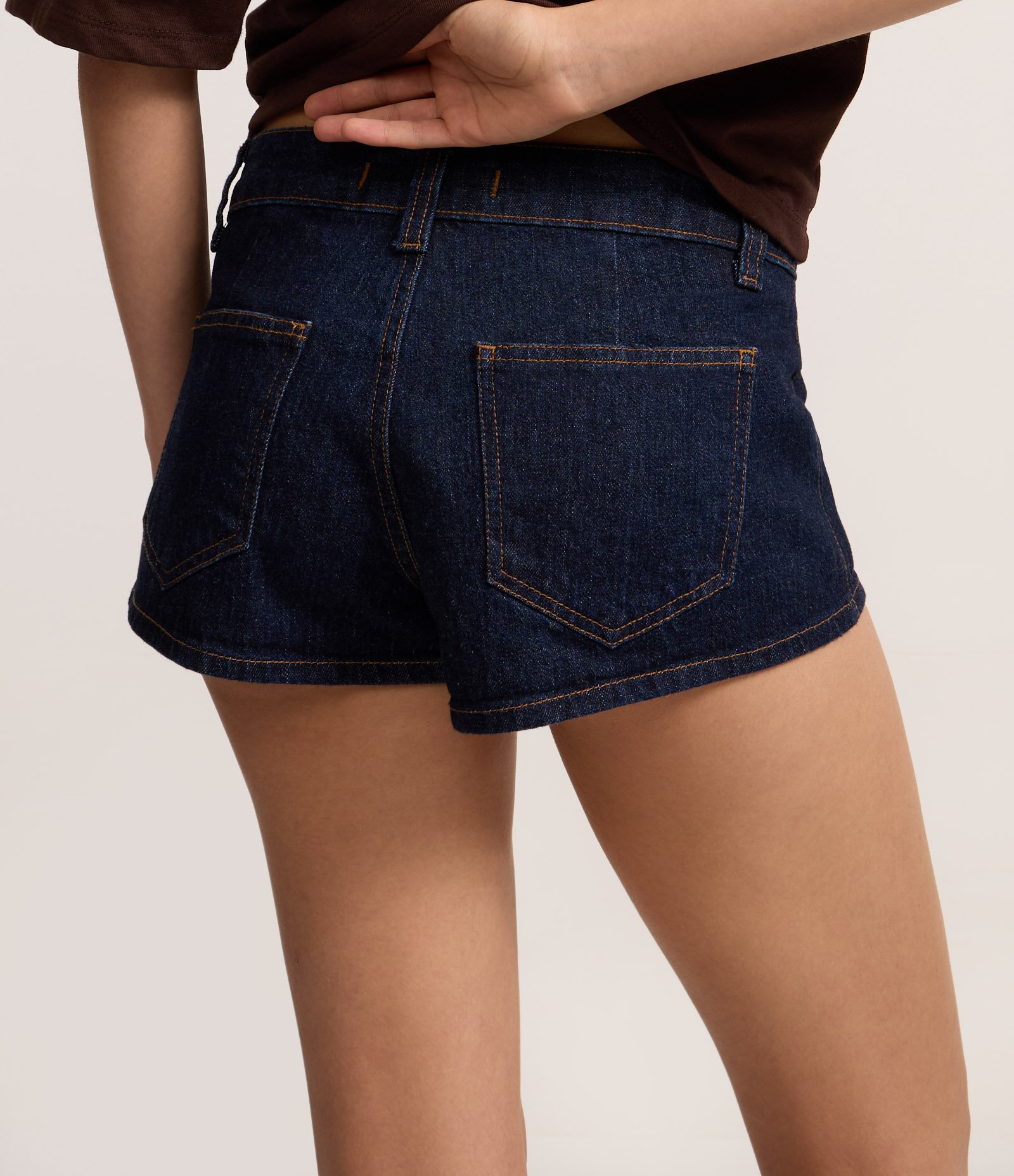 Short Micro em Jeans Raw com Cintura Baixa Escuro 5
