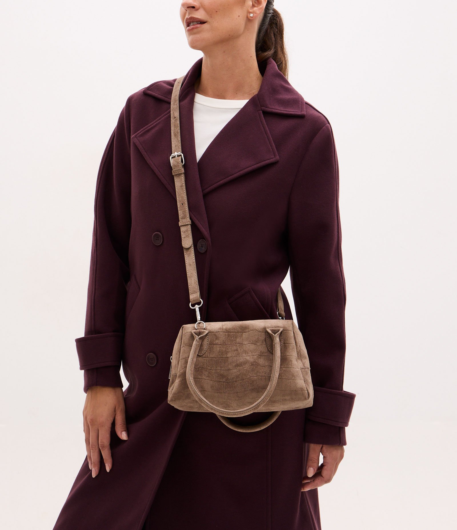 Bolsa Satchel Média em Suede com Textura Croco Bege 9