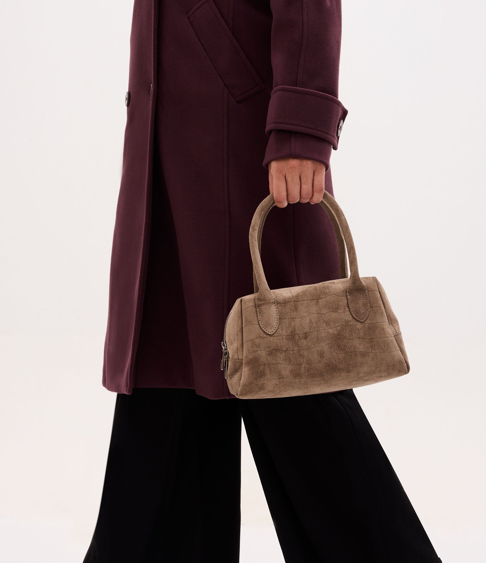 Bolsa Satchel Média em Suede com Textura Croco Bege 1