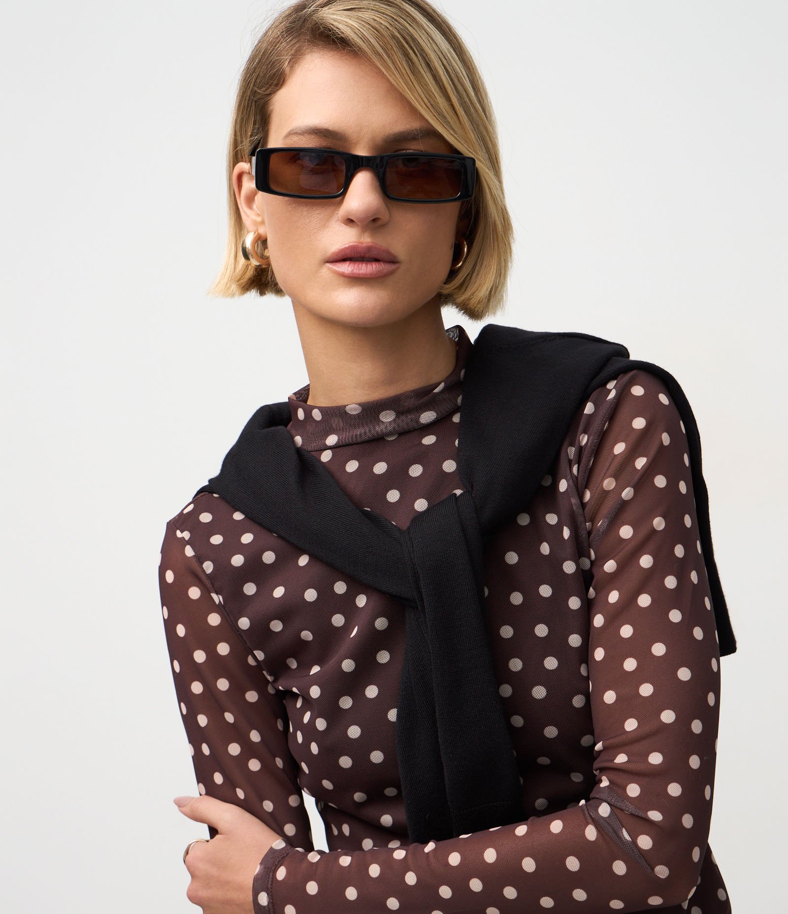 Blusa Manga Longa em Tule com Estampa Poa Marrom 3