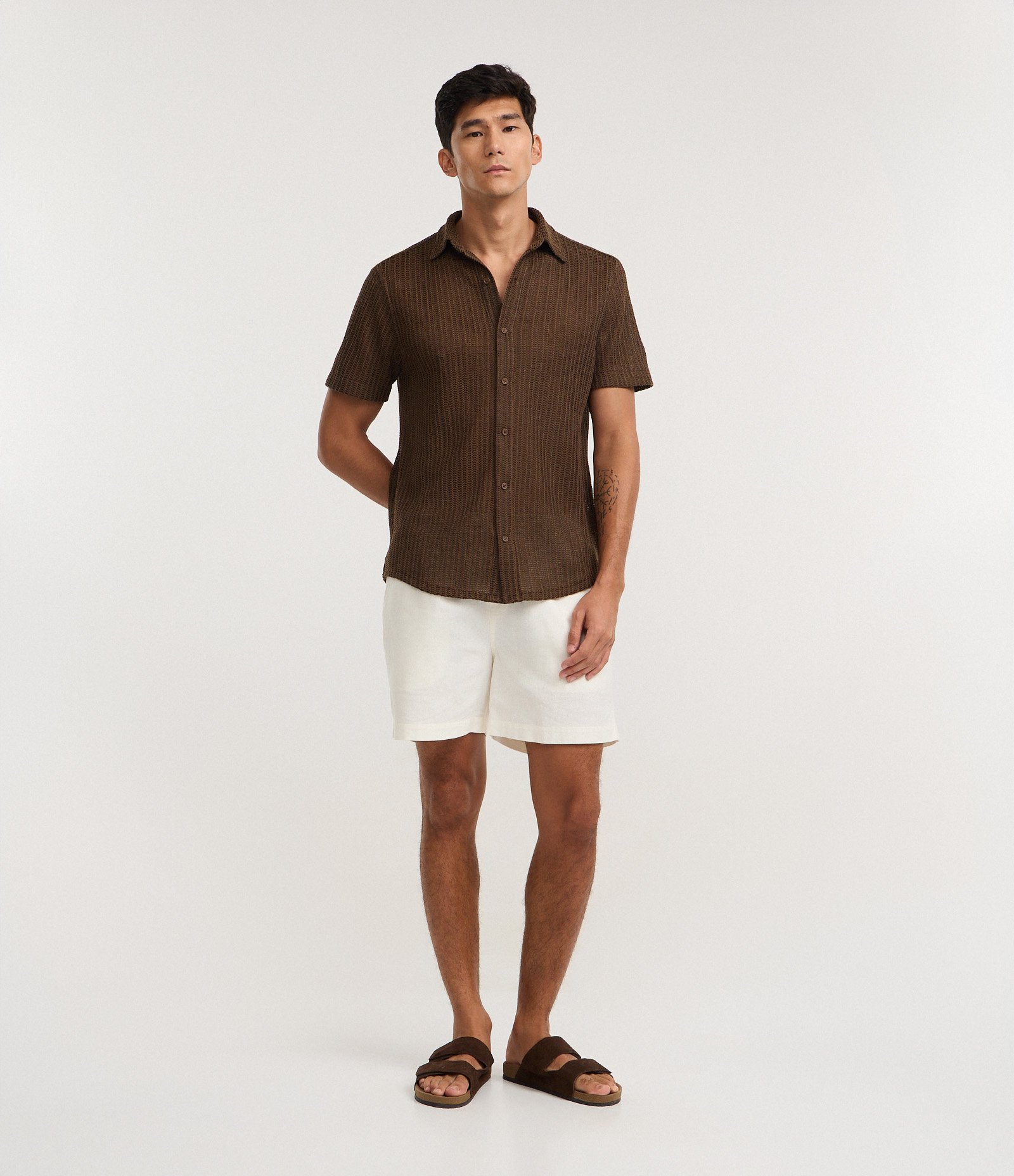Camisa Regular com Textura e Efeito Crochê Marrom 4