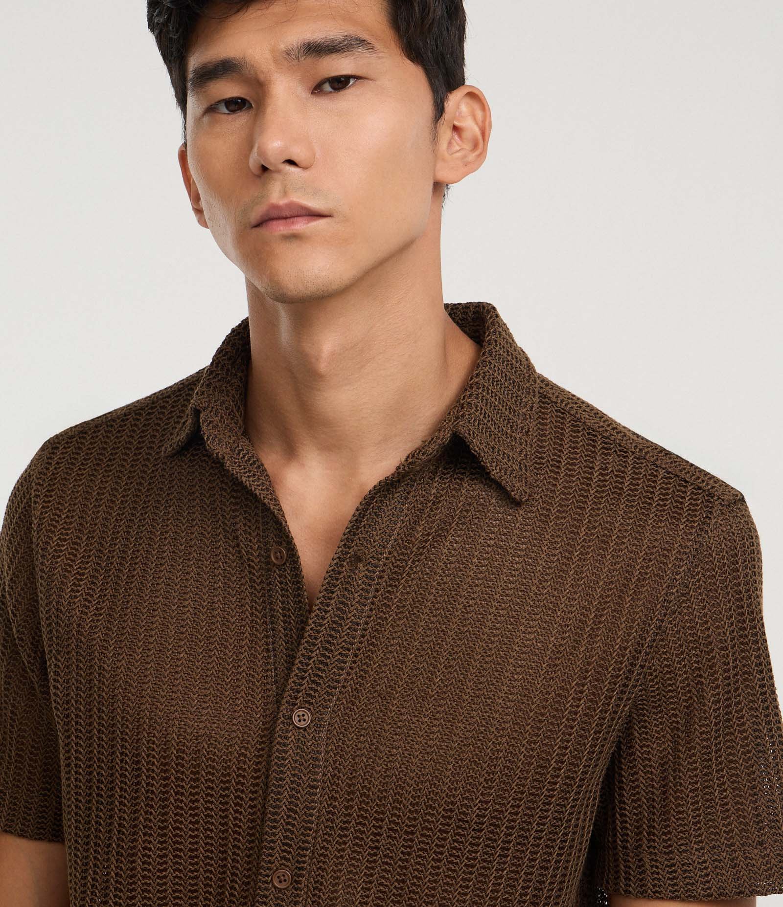 Camisa Regular com Textura e Efeito Crochê Marrom 6