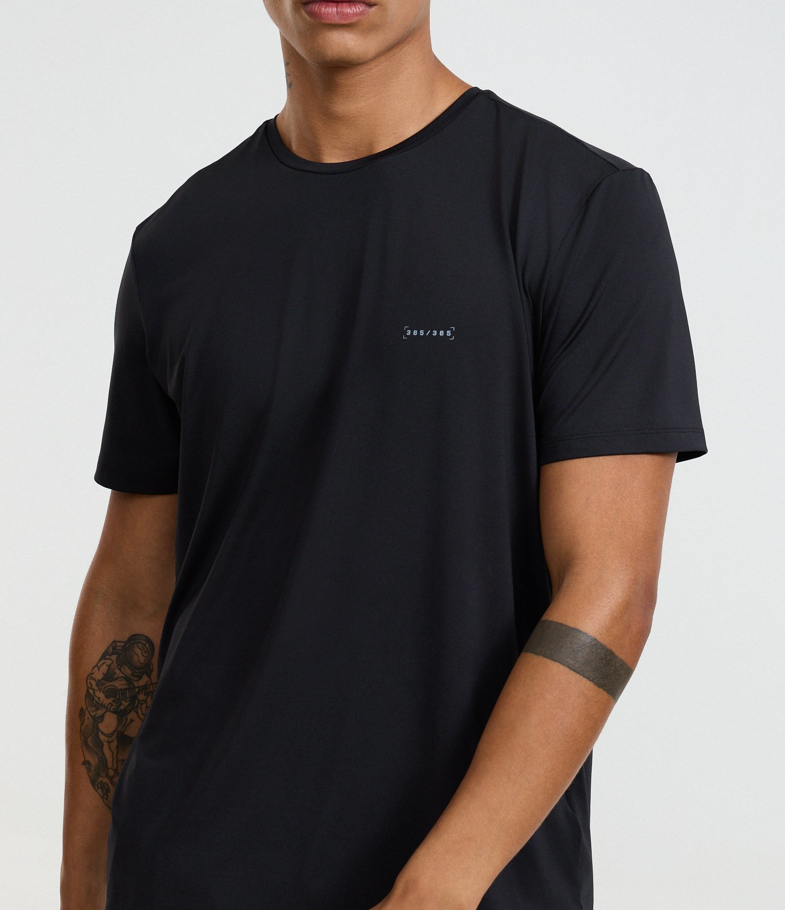 Camiseta Esportiva Regular com Tecnologia Dry e Estampa Localizada Preto 5