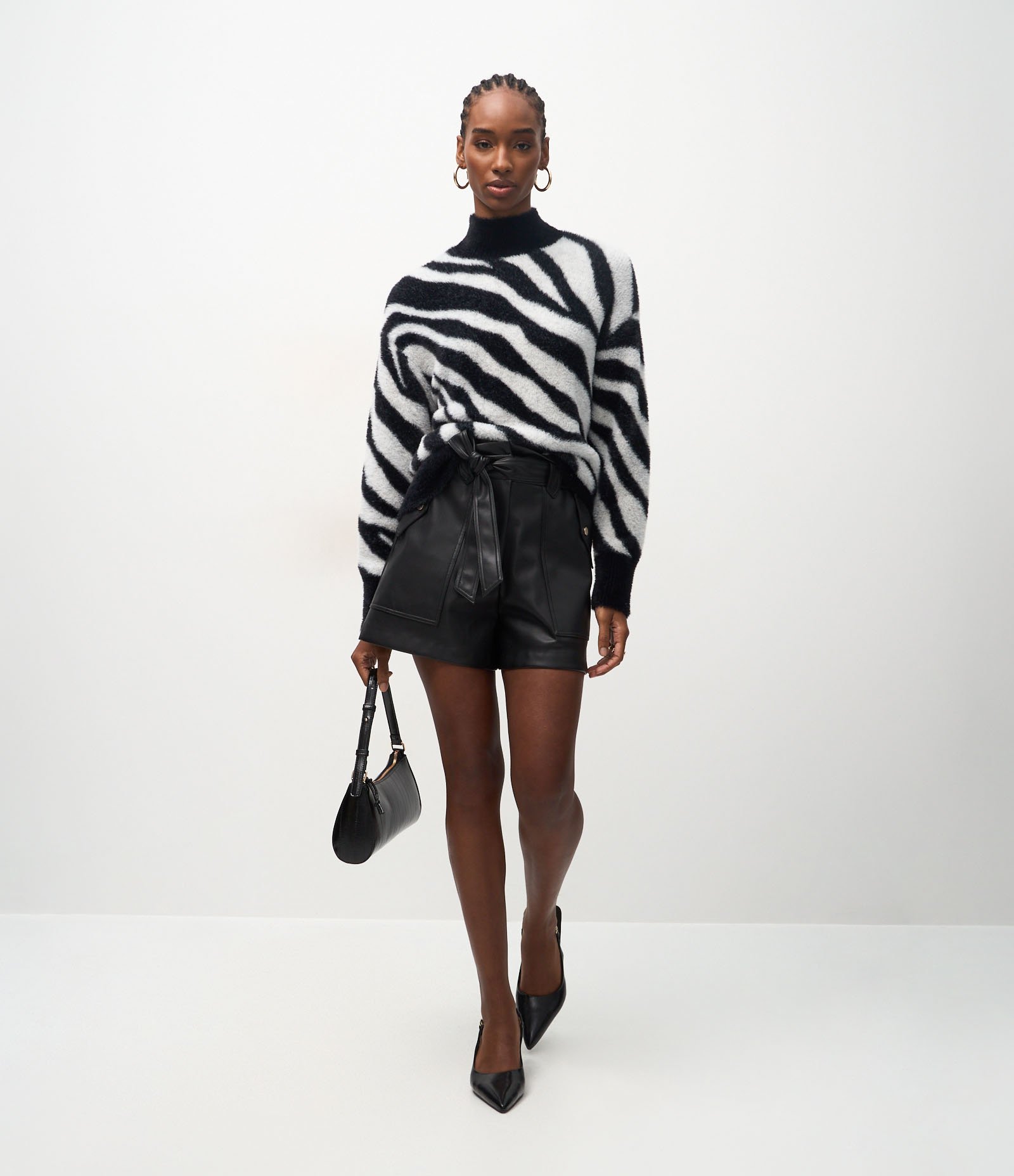 Short em PU com Cós Elástico e Faixa para Amarração Preto 1