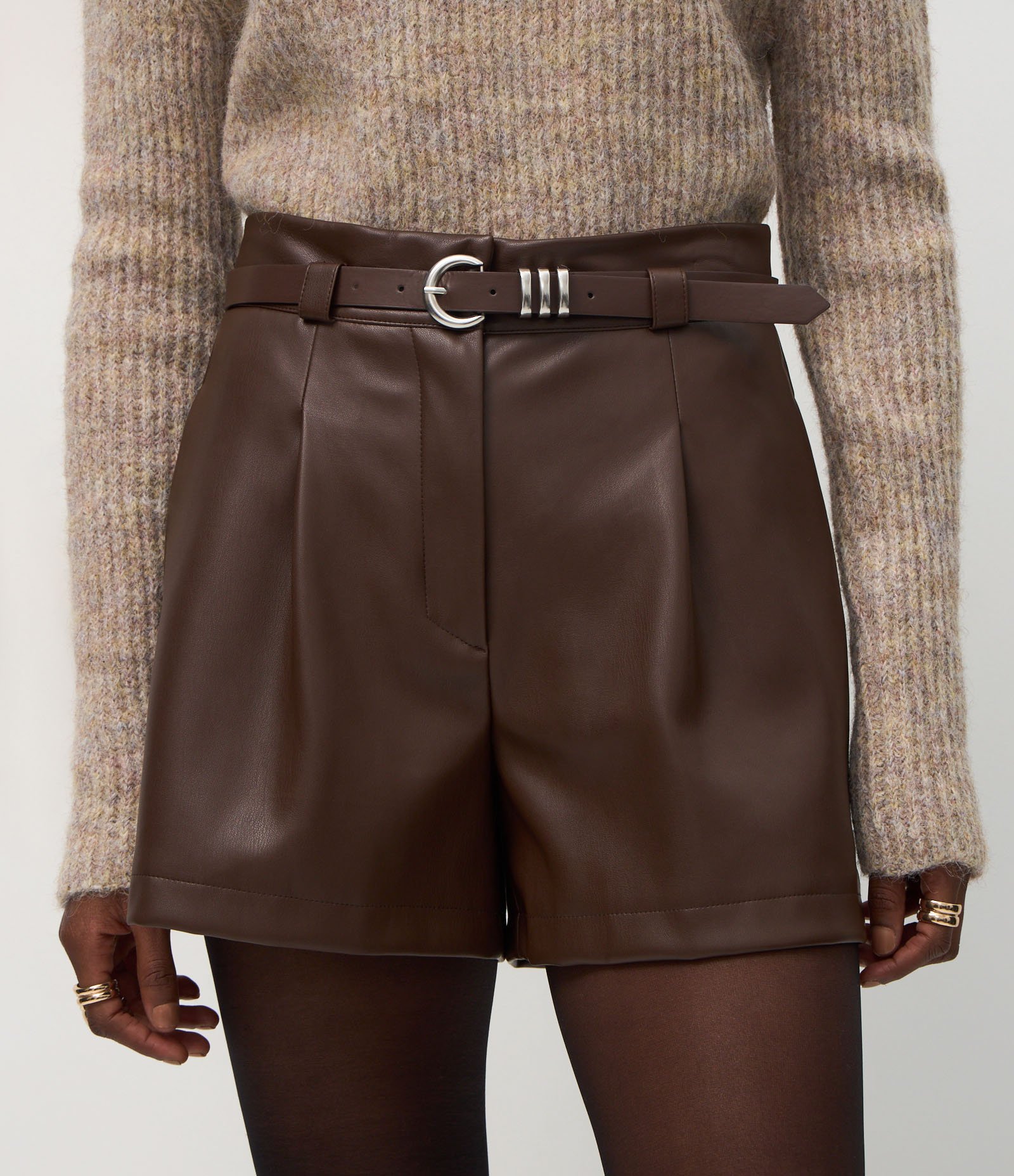 Short Curto em PU com Cinto e Fivela Metálica Chocolate Martini 3