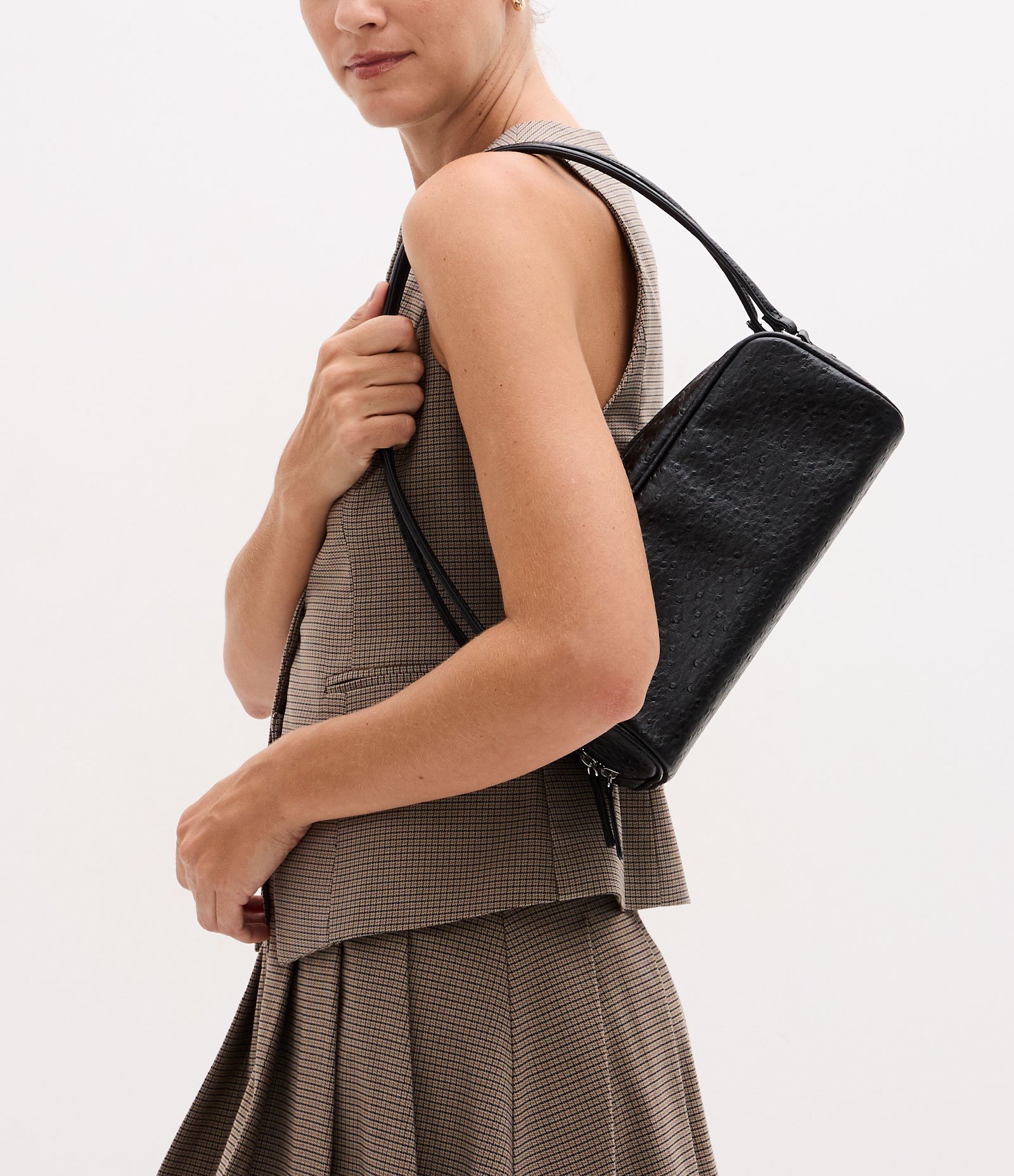 Bolsa Média Retangular com Textura e Alças Duplas Preto 9