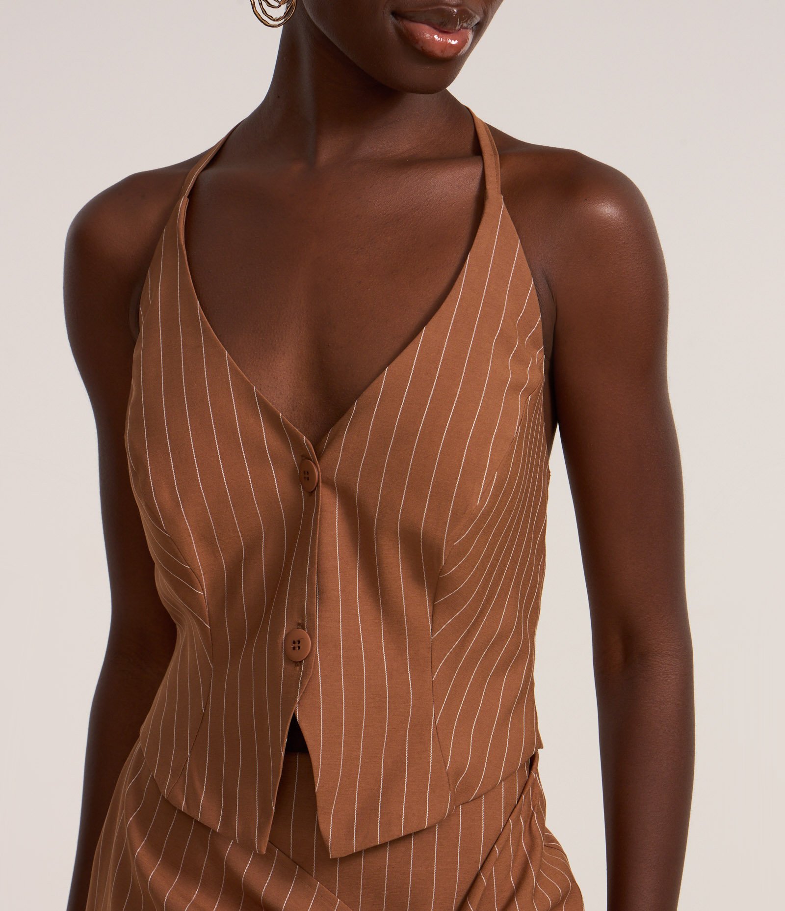 Blusa Colete Frente Única Alfaiatada Risca de Giz Marrom 3