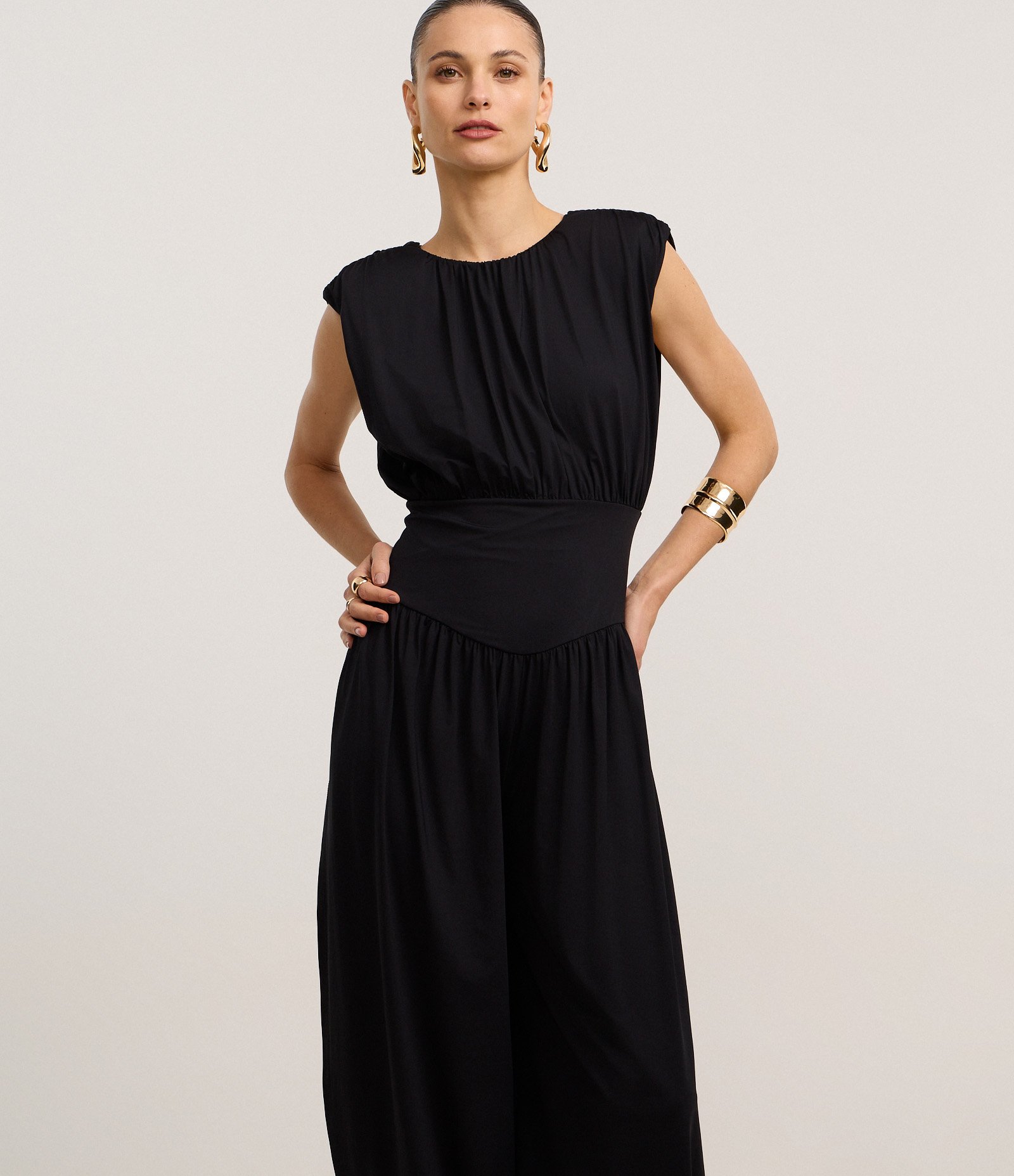 Macacão Aladim com Ombreira e Abertura na Lateral Preto 2