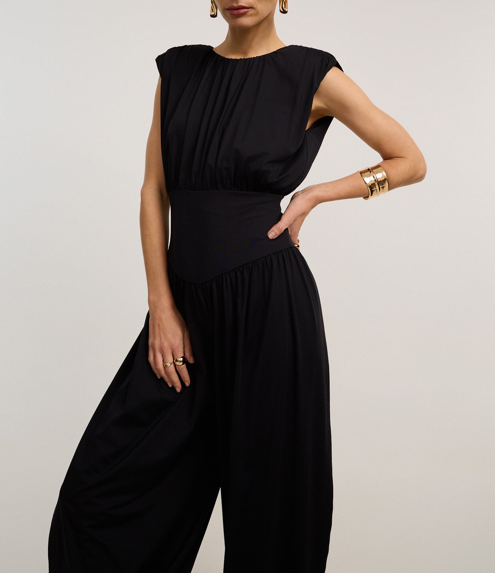 Macacão Aladim com Ombreira e Abertura na Lateral Preto 4