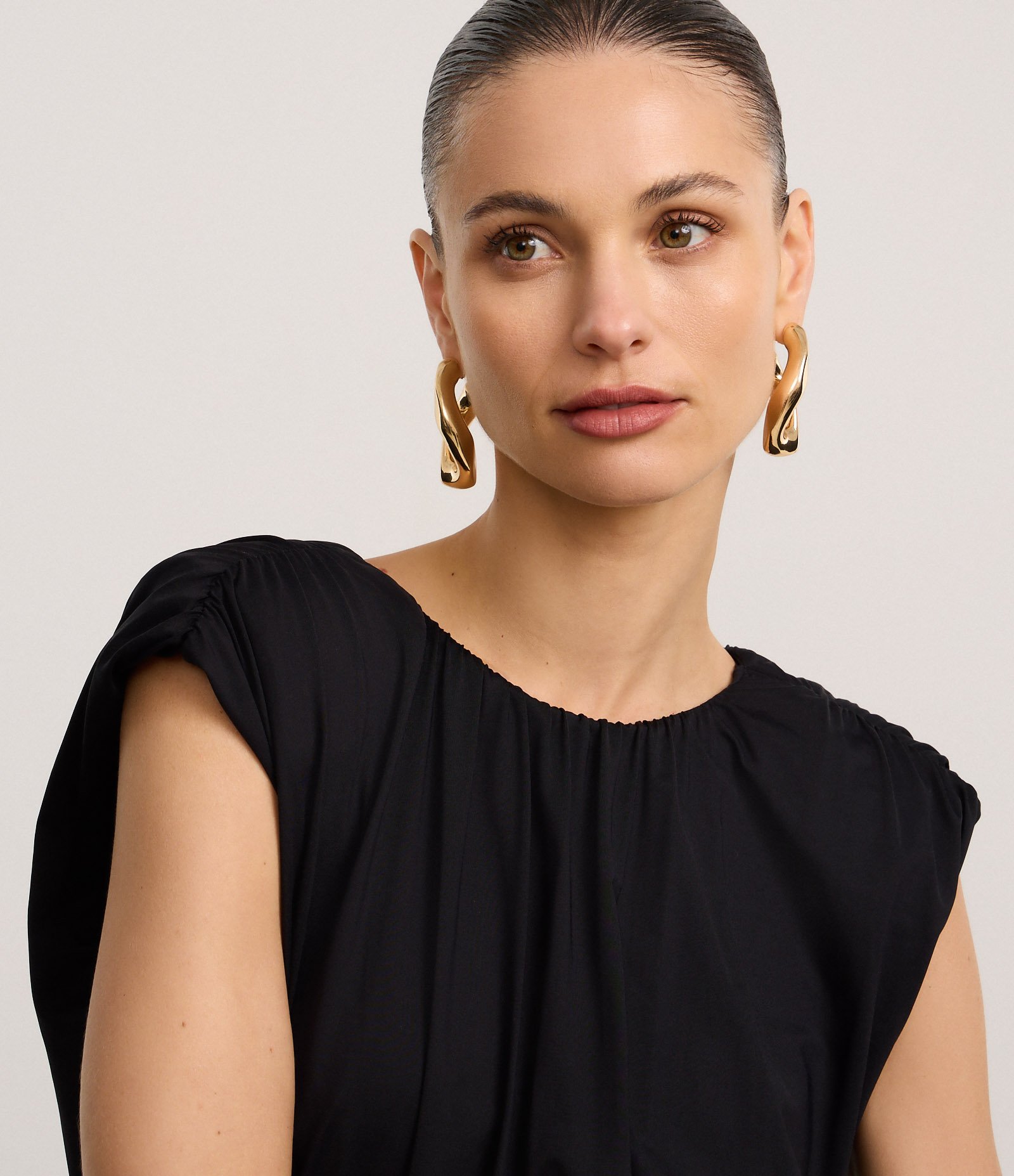 Macacão Aladim com Ombreira e Abertura na Lateral Preto 5