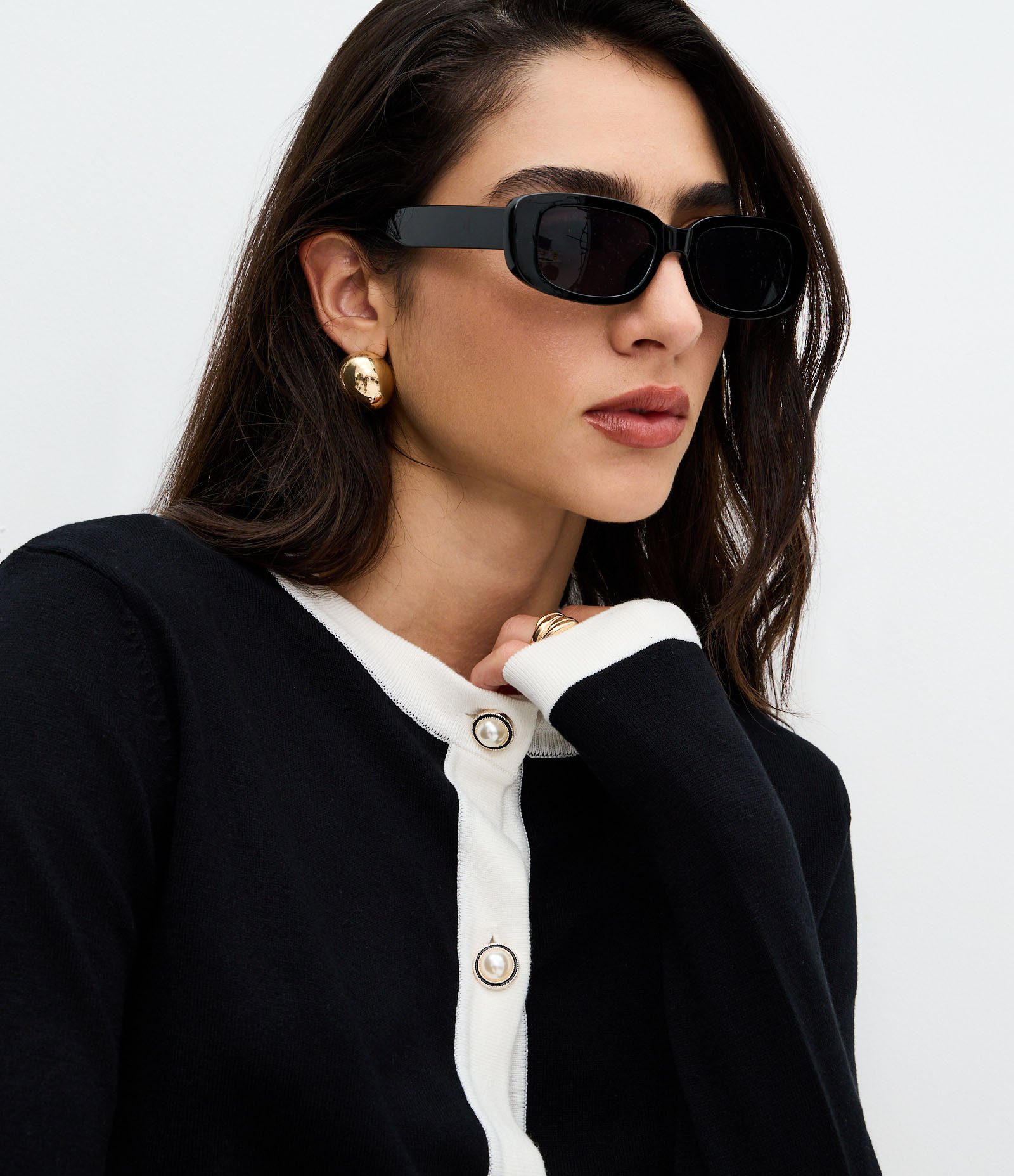 Cardigan Curto em Tricô com Botões Perolados Preto 3