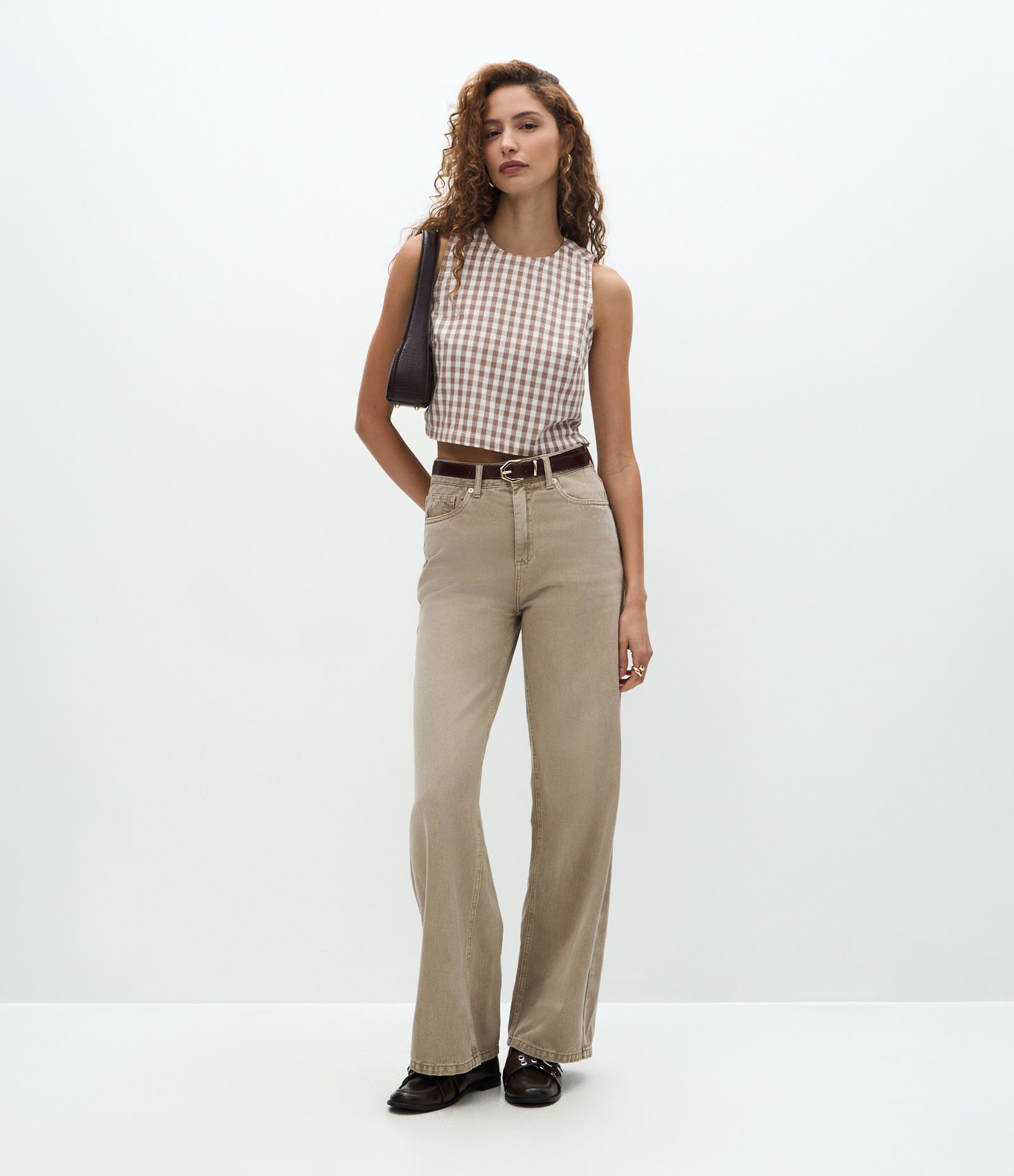 Blusa em Sarja com Gola Redonda e Estampa Xadrez Vichy Marrom 2