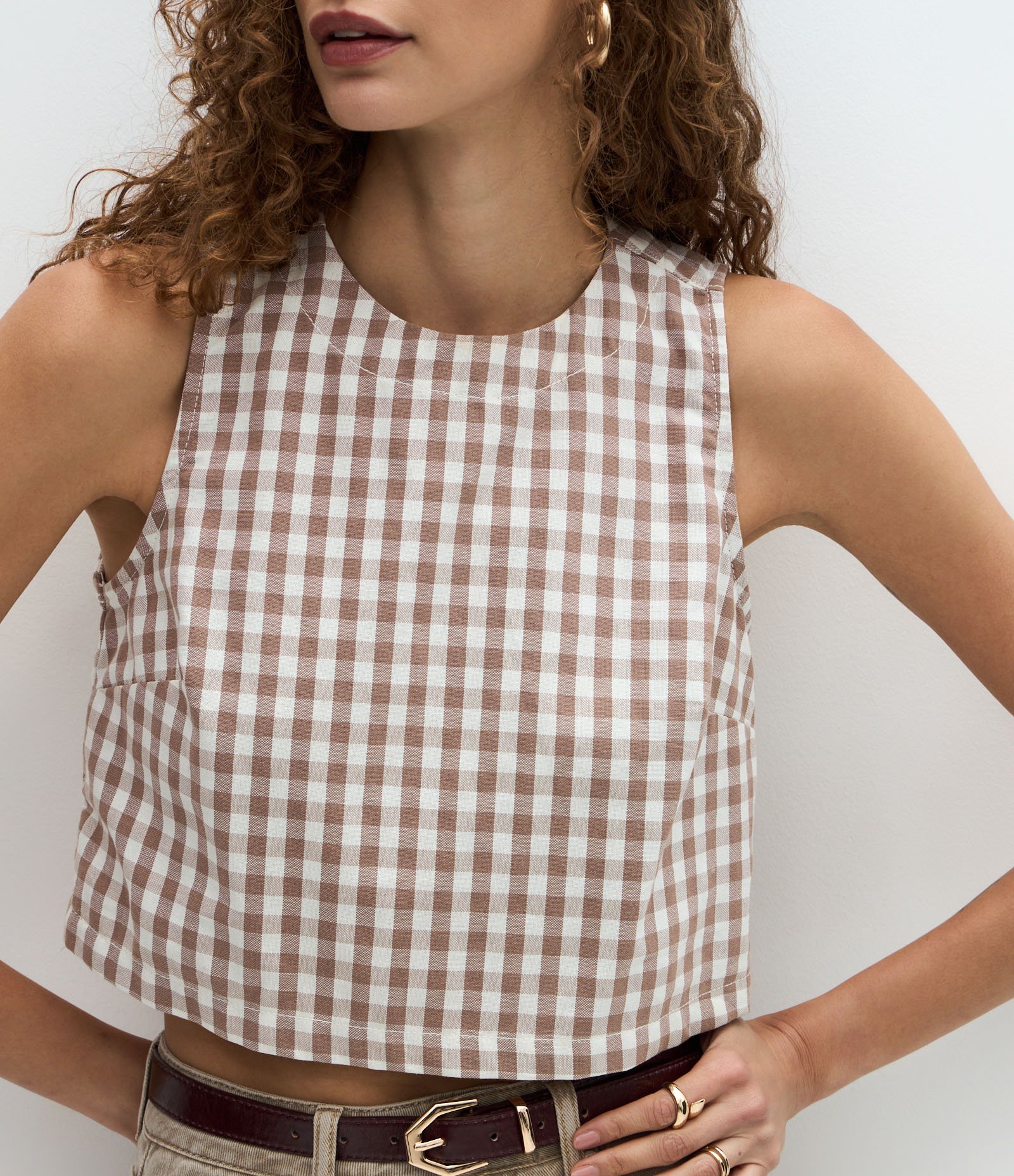 Blusa em Sarja com Gola Redonda e Estampa Xadrez Vichy Marrom 3