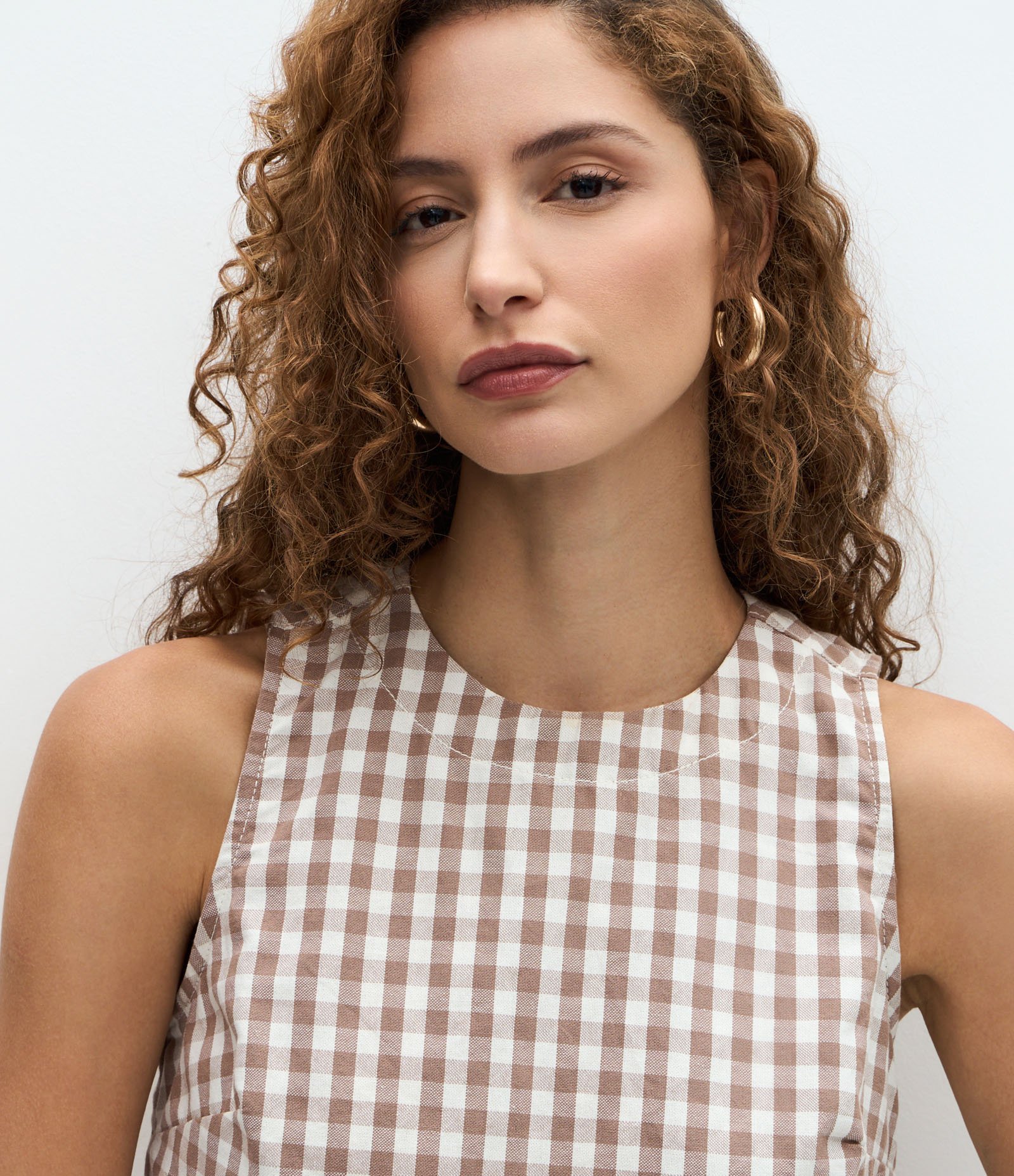 Blusa em Sarja com Gola Redonda e Estampa Xadrez Vichy Marrom 4