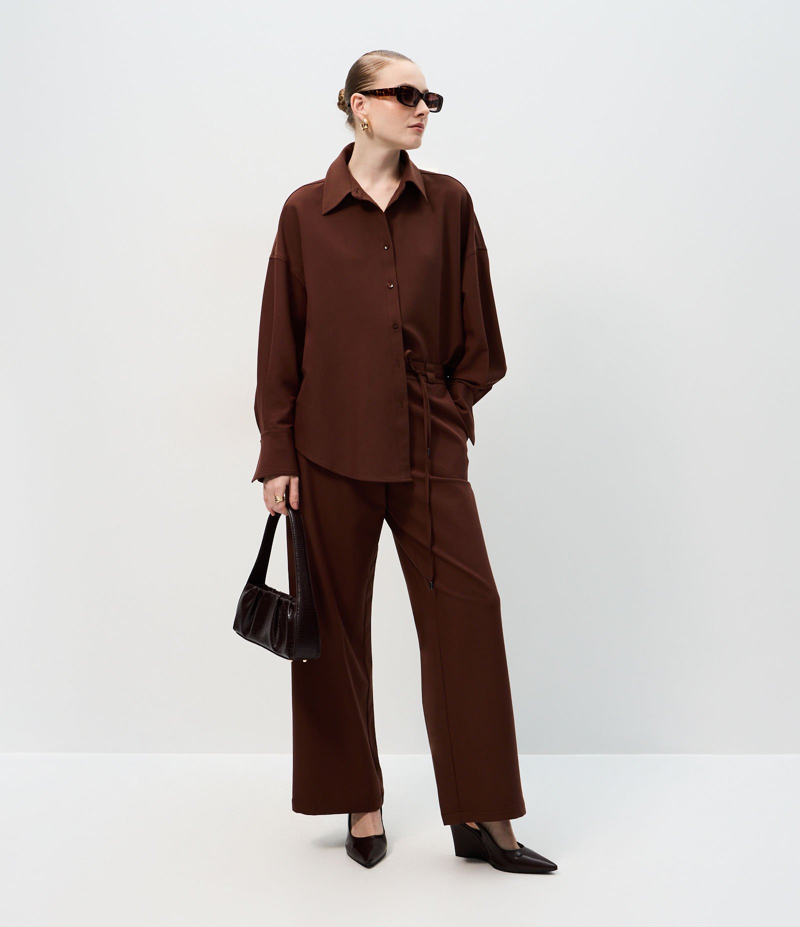 Camisa Oversized Alfaiatada com Punho Largo Marrom 2