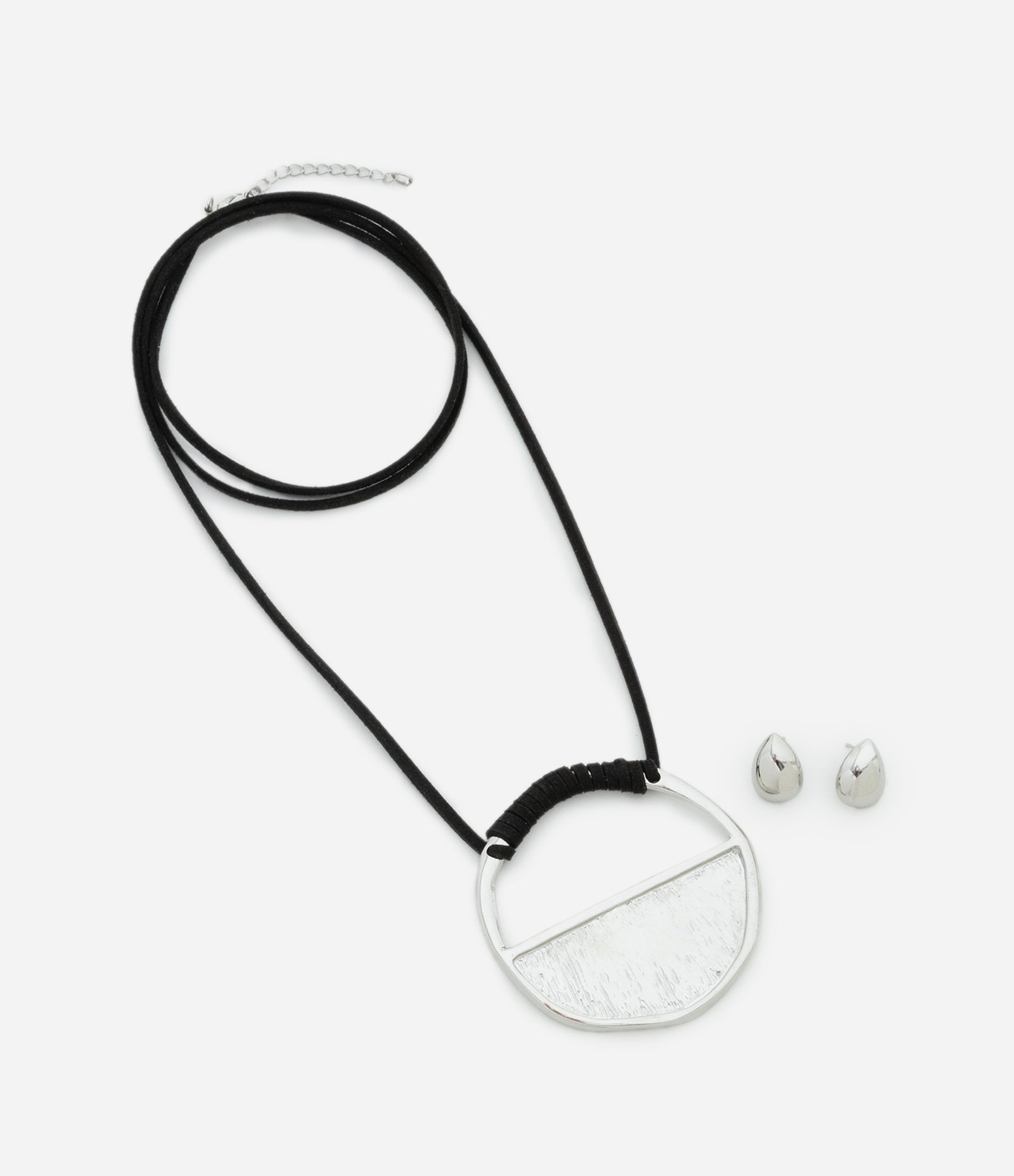 Conjunto de Colar em Cordão e Pingente Geométrico com Brinco Botão Preto/Prata 3