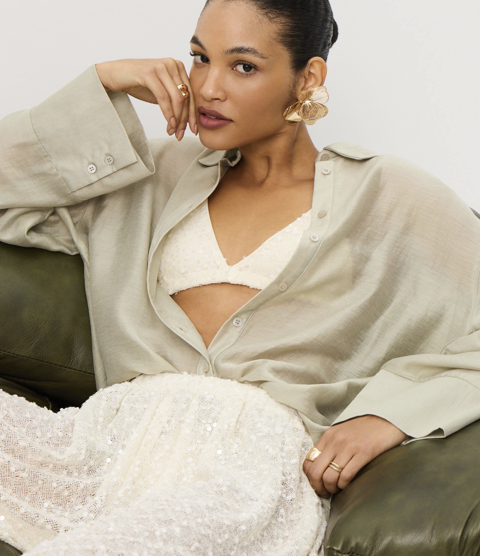 Camisa em Liocel com Linho e Abotoamento Frontal Cinza Esverdeado 3