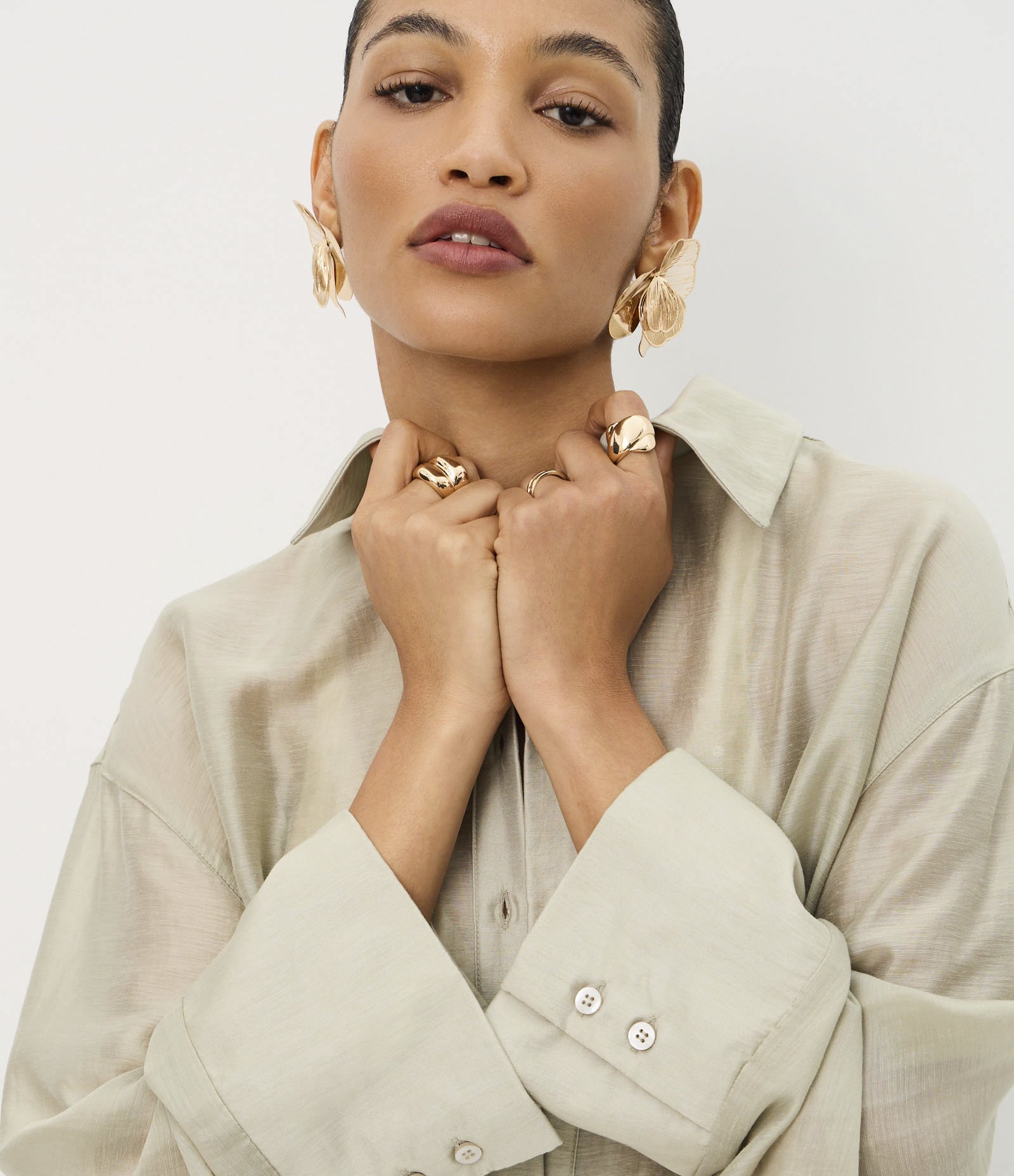 Camisa em Liocel com Linho e Abotoamento Frontal Cinza Esverdeado 4