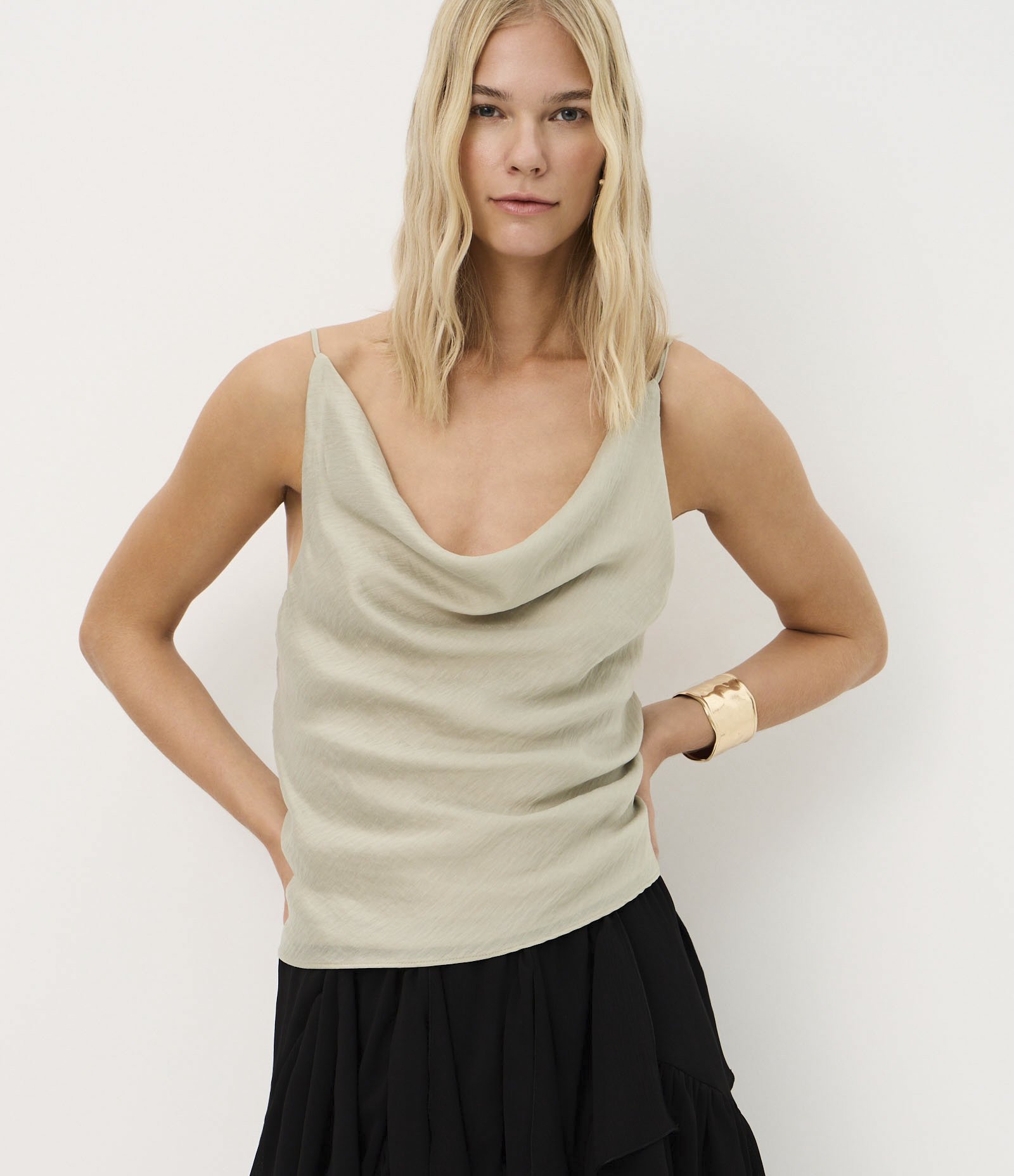 Blusa de Alça em Liocel com Linho e Decote Degagê Verde 1