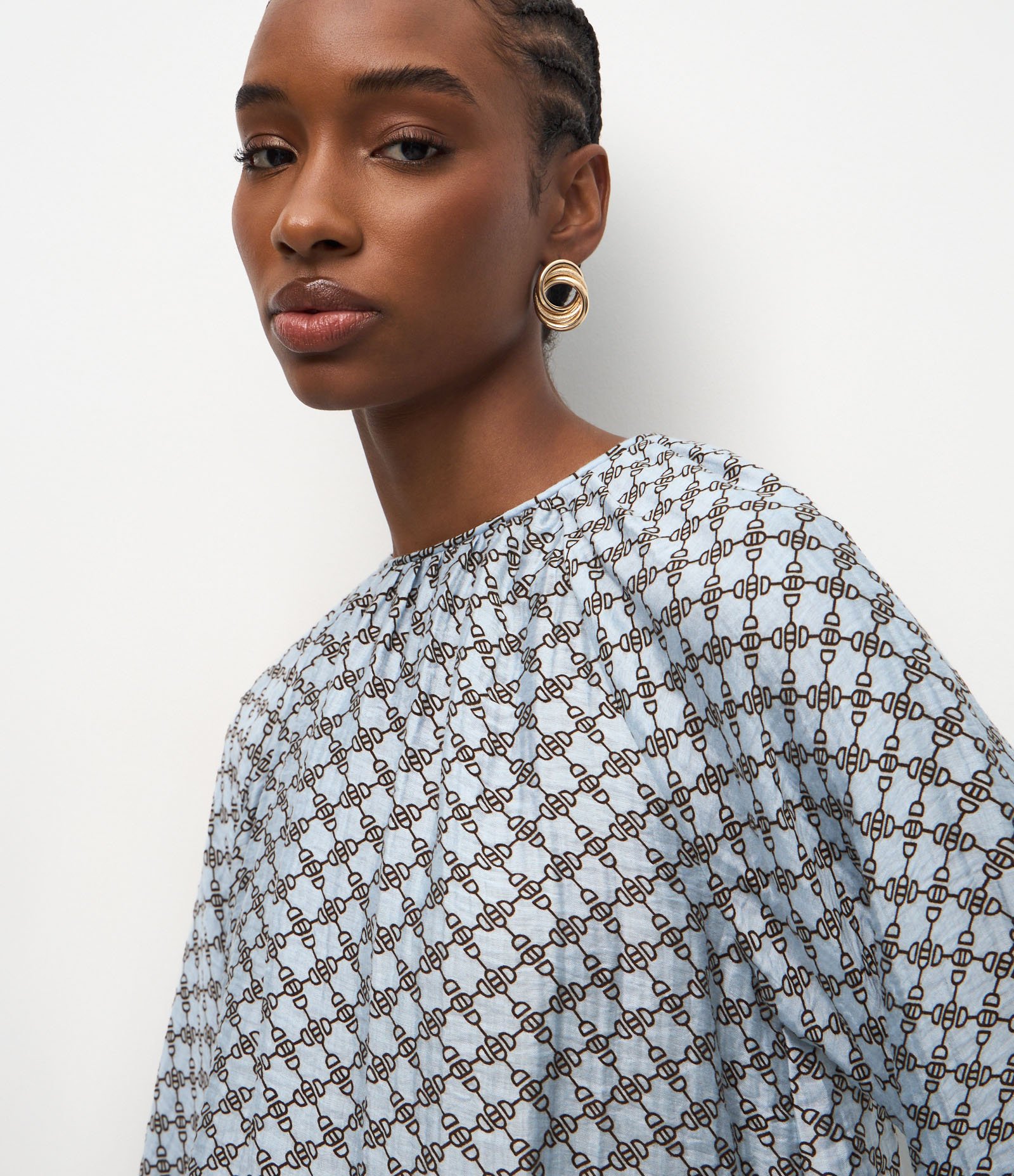 Blusa em Viscose com Franzido no Decote e Estampa Geométrica Azul 3
