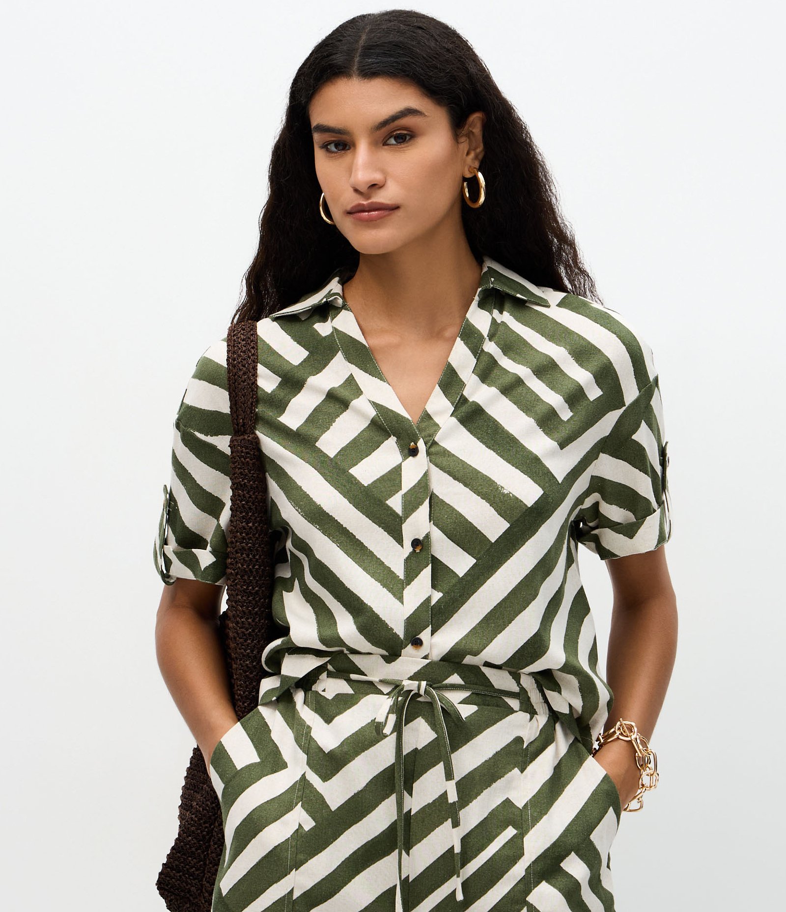 Camisa em Viscolinho com Estampa Geométrica Verde 2