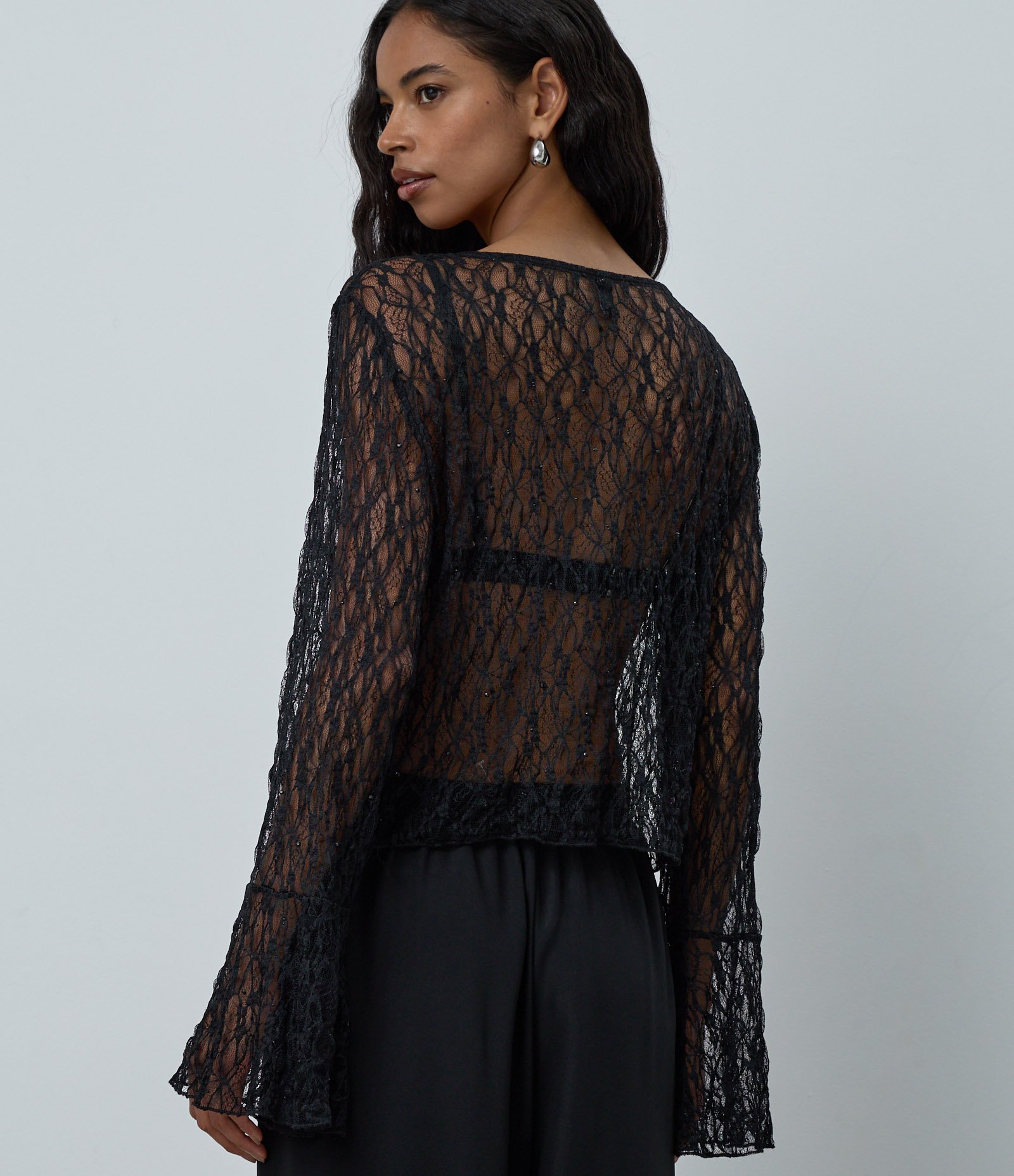 Blusa em Renda com Amarração em Laço e Brilhos Aplicados Preto 4