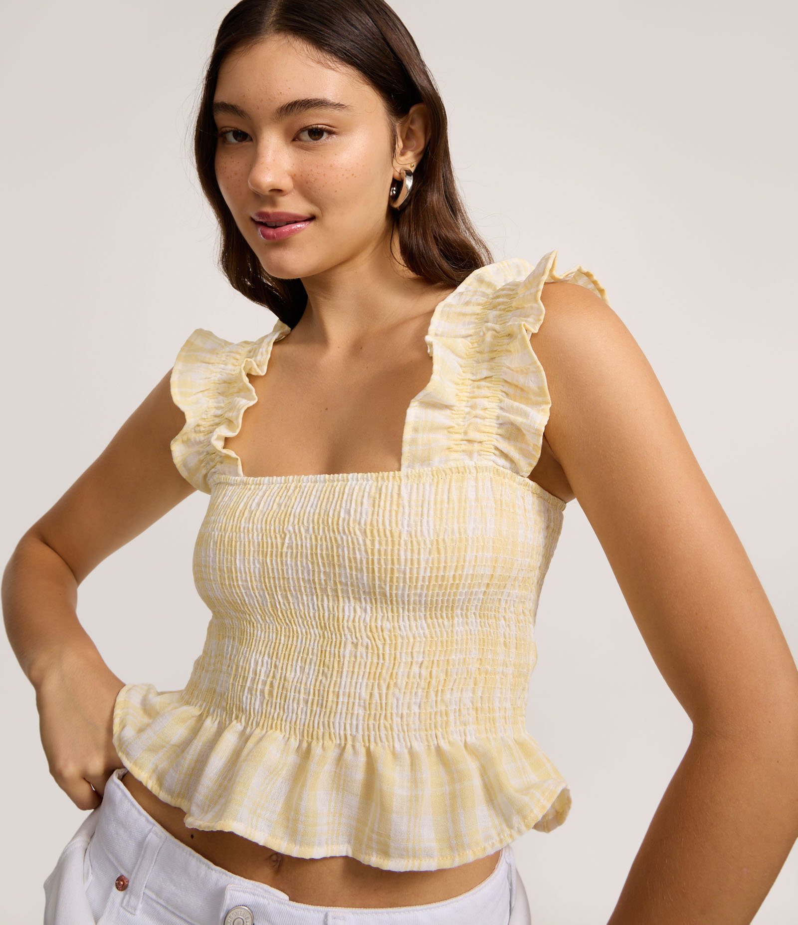 Blusinha Sem Manga com Babados na Alça Amarelo 1