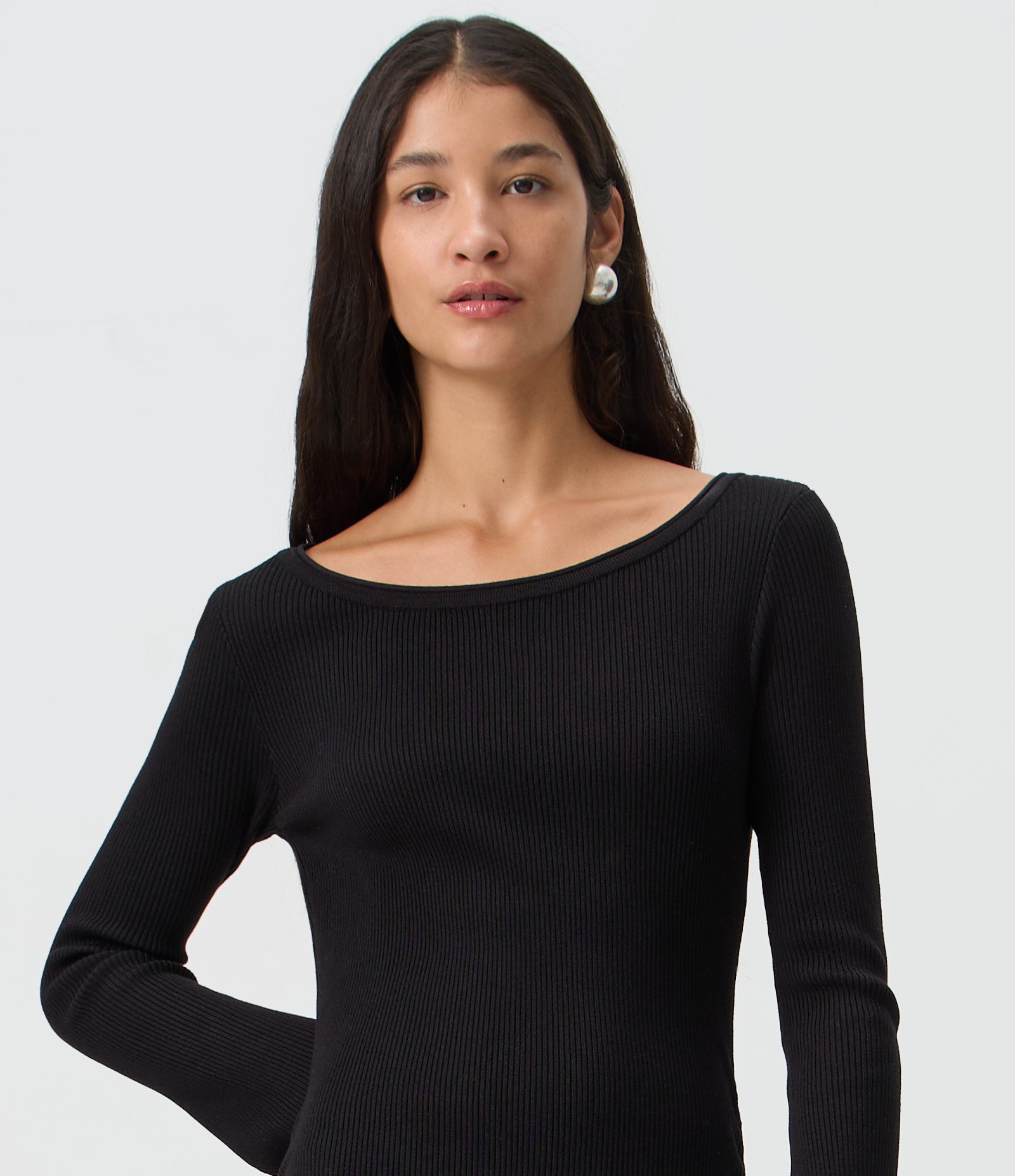 Vestido Midi em Tricô com Manga Evasê Preto 2