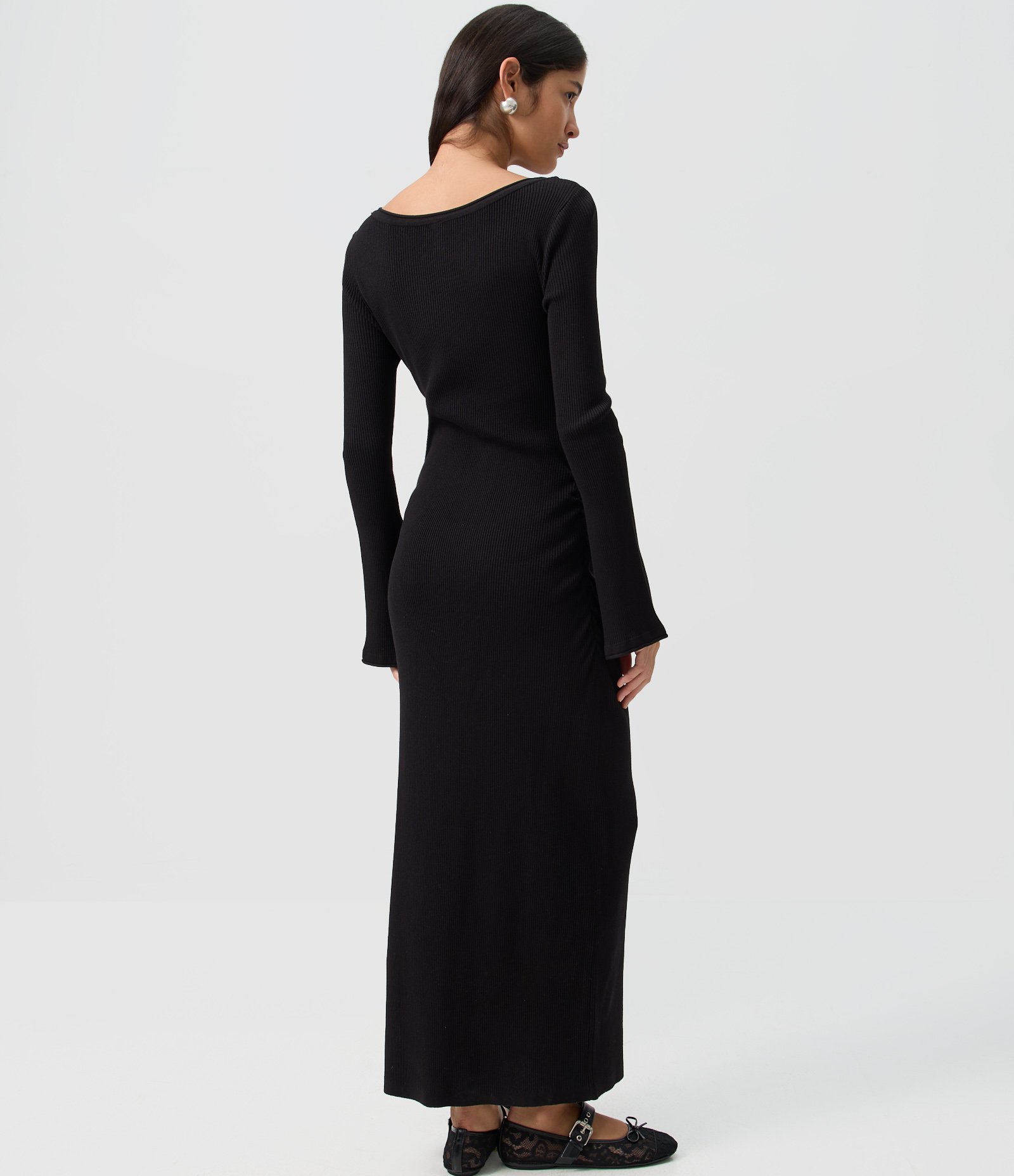 Vestido Midi em Tricô com Manga Evasê Preto 4