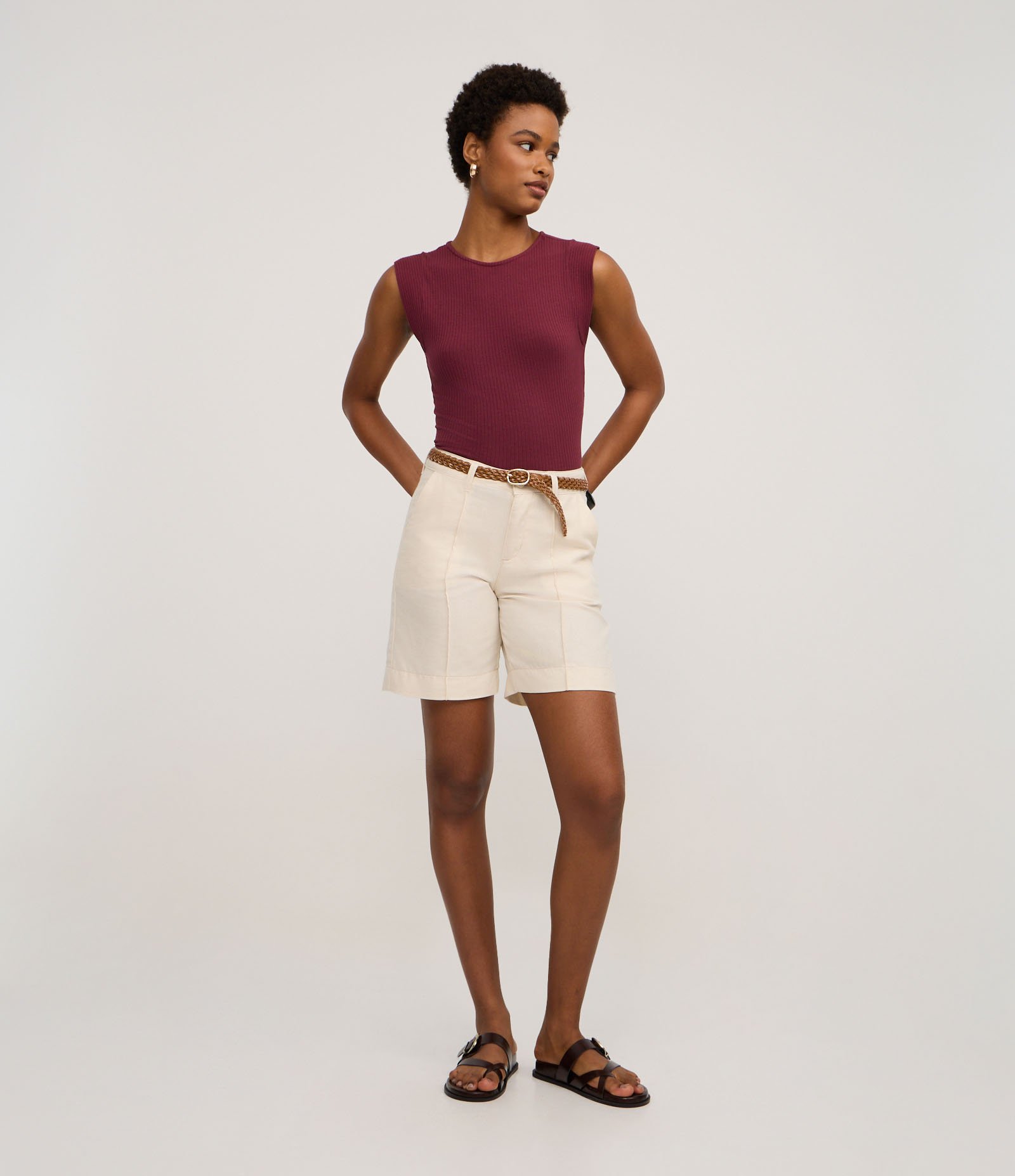 Blusa Canelada em Viscose com Gola Redonda Bordô 2