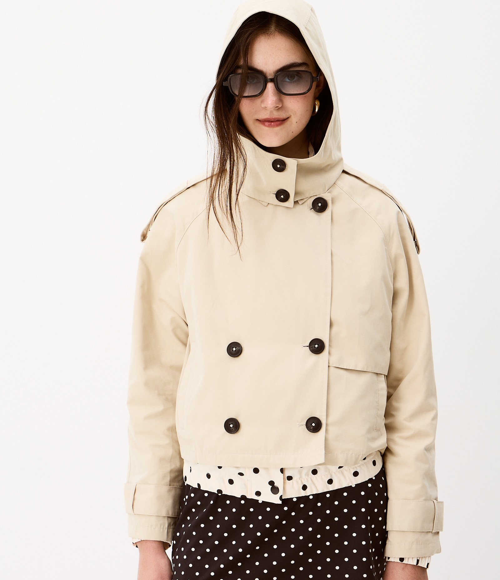 Trench Coat Cropped com Capuz e Ajustes Off White 1