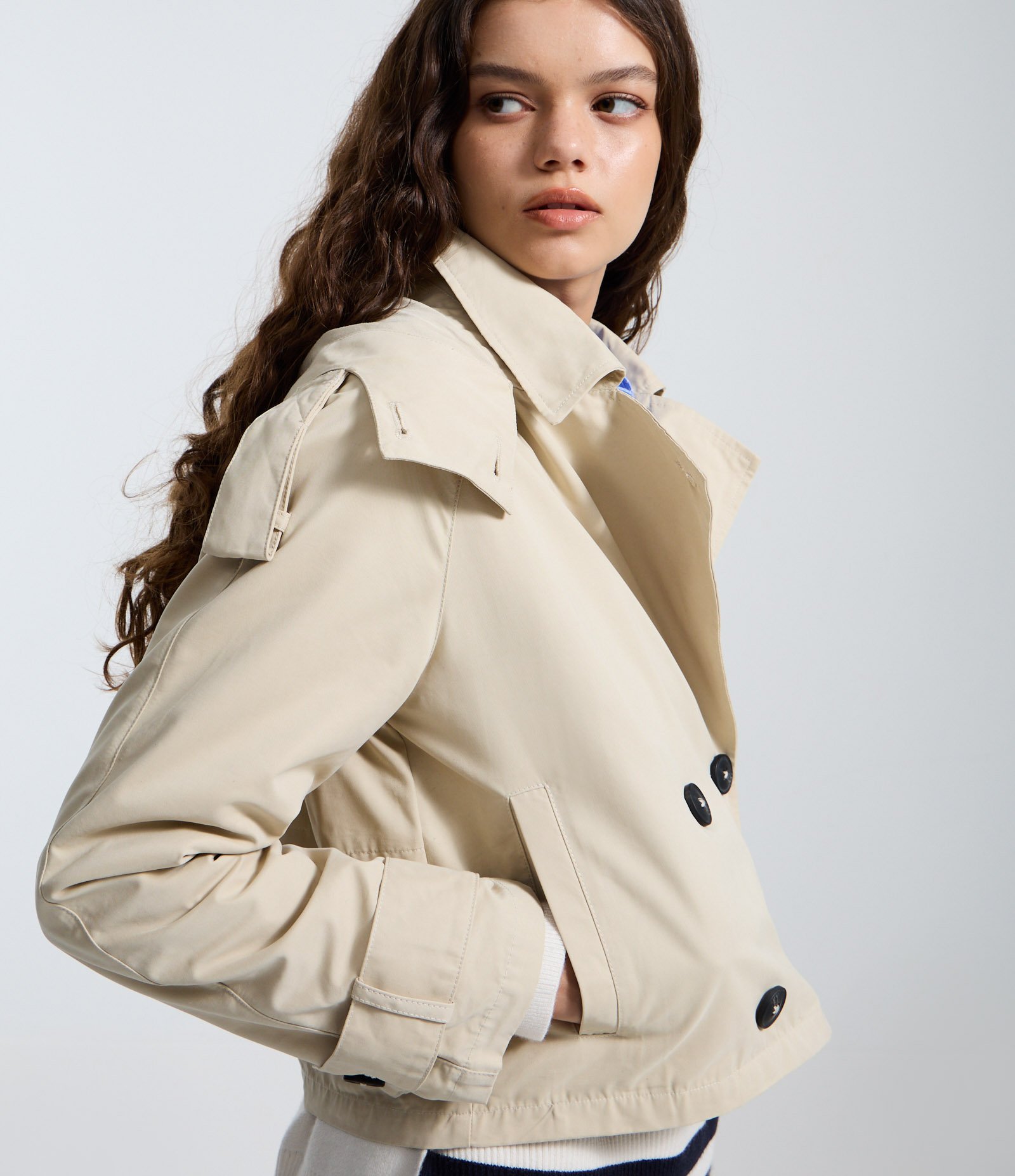 Trench Coat Cropped com Capuz e Ajustes Off White 1