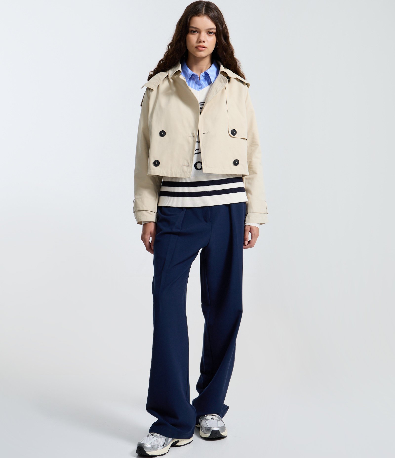 Trench Coat Cropped com Capuz e Ajustes Off White 2