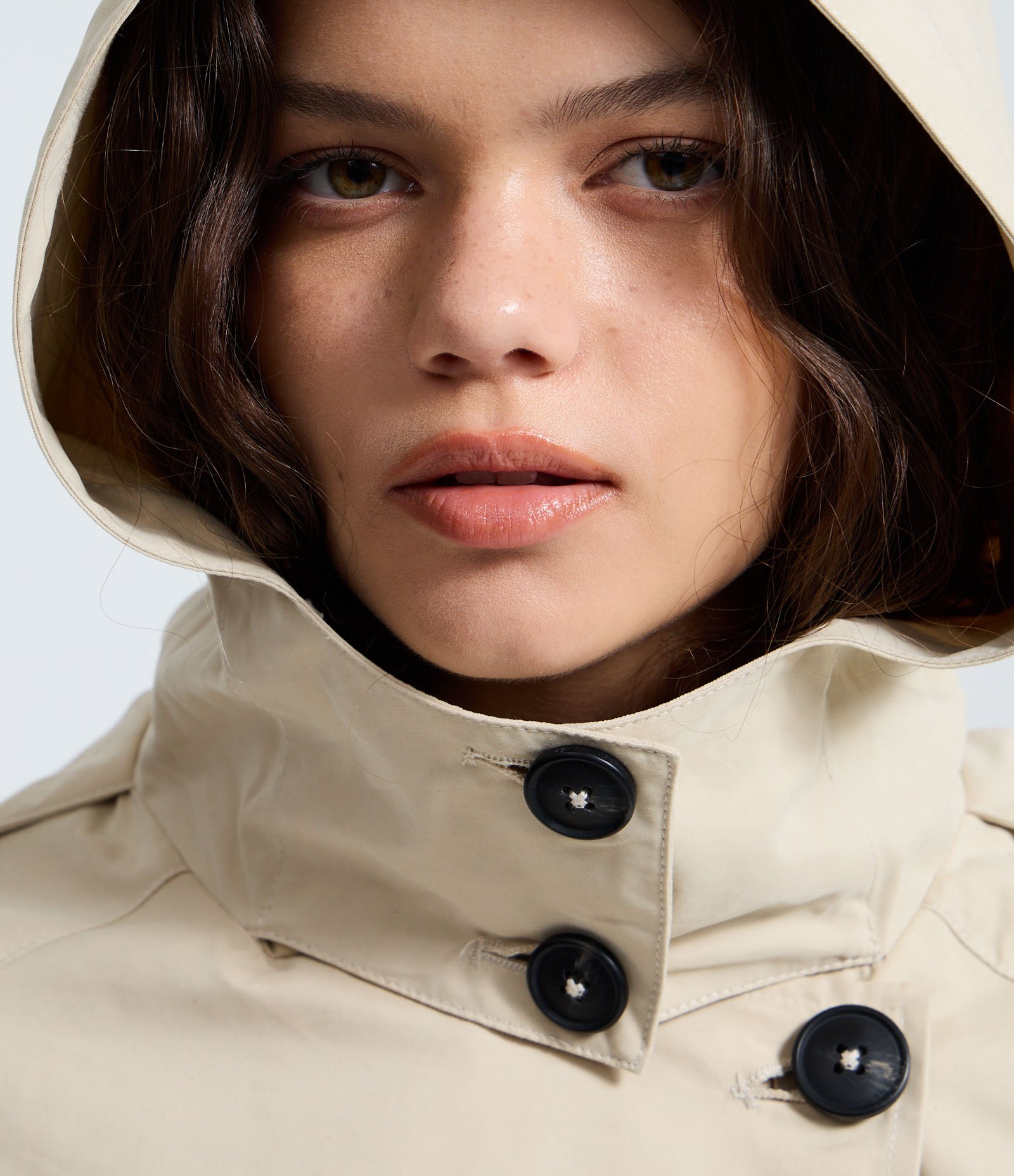 Trench Coat Cropped com Capuz e Ajustes Off White 4