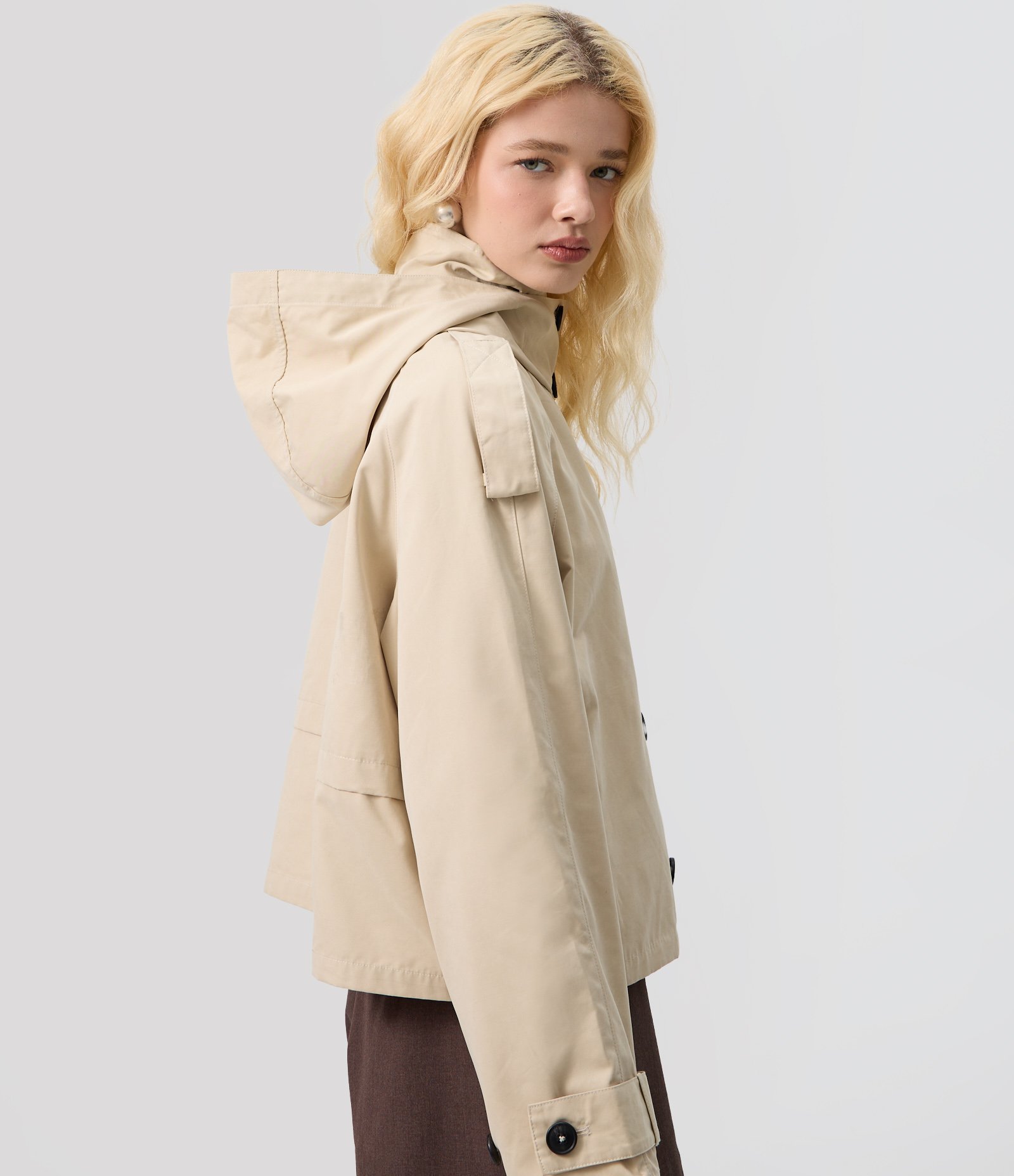 Trench Coat Cropped com Capuz e Ajustes Off White 2