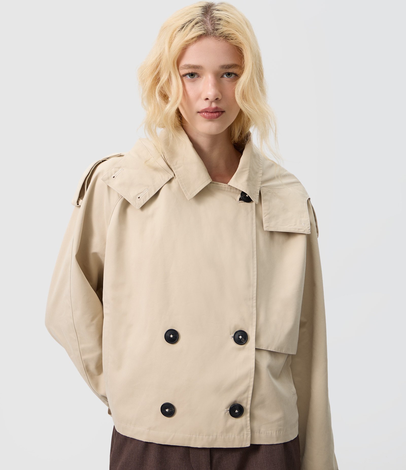 Trench Coat Cropped com Capuz e Ajustes Off White 5