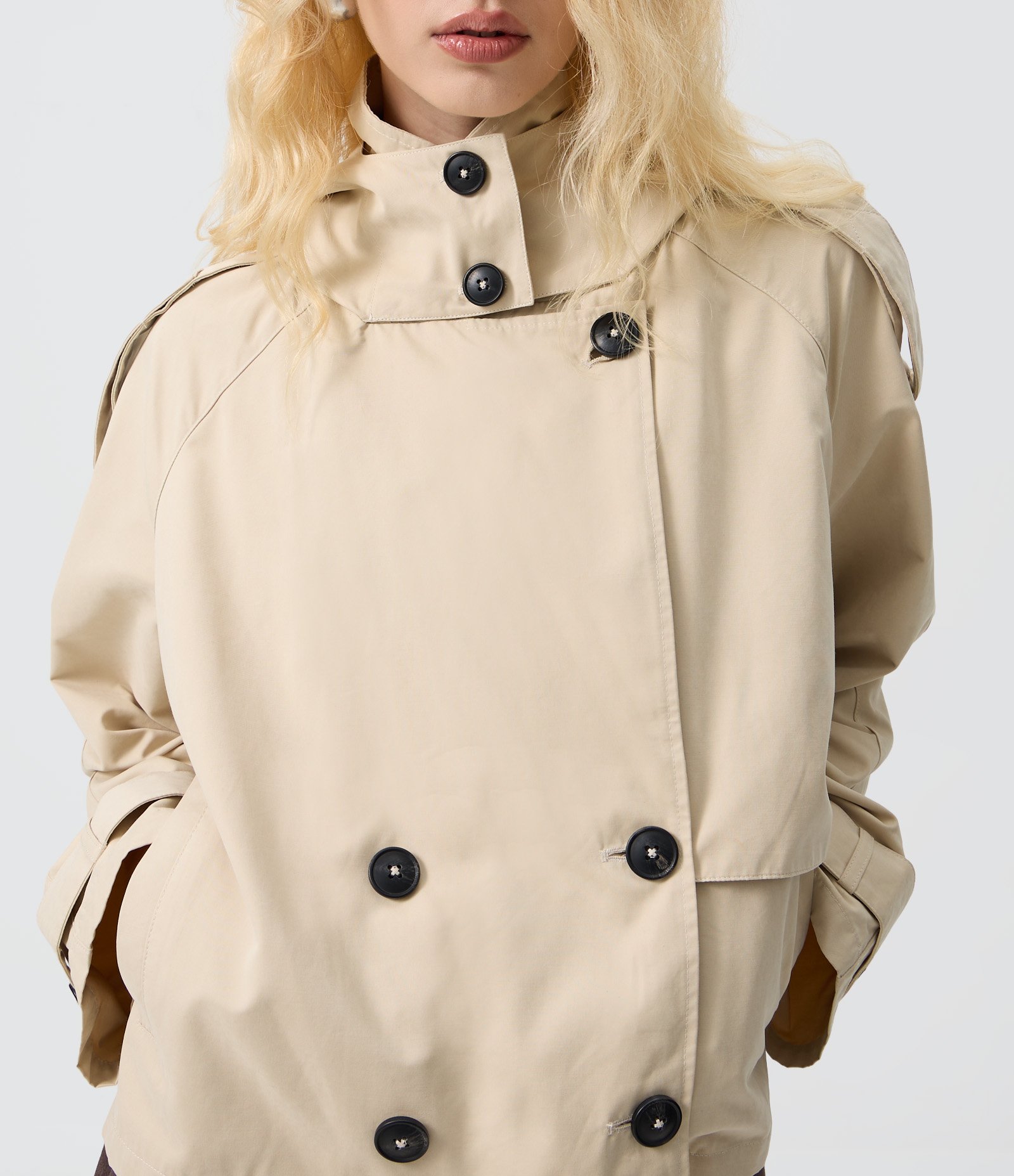 Trench Coat Cropped com Capuz e Ajustes Off White 6