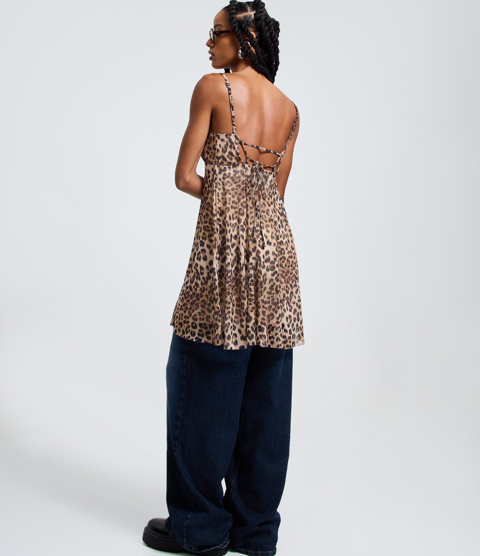 Vestido Godê em Tule com Alças Finas e Estampa Animal Oncinha Marrom 3