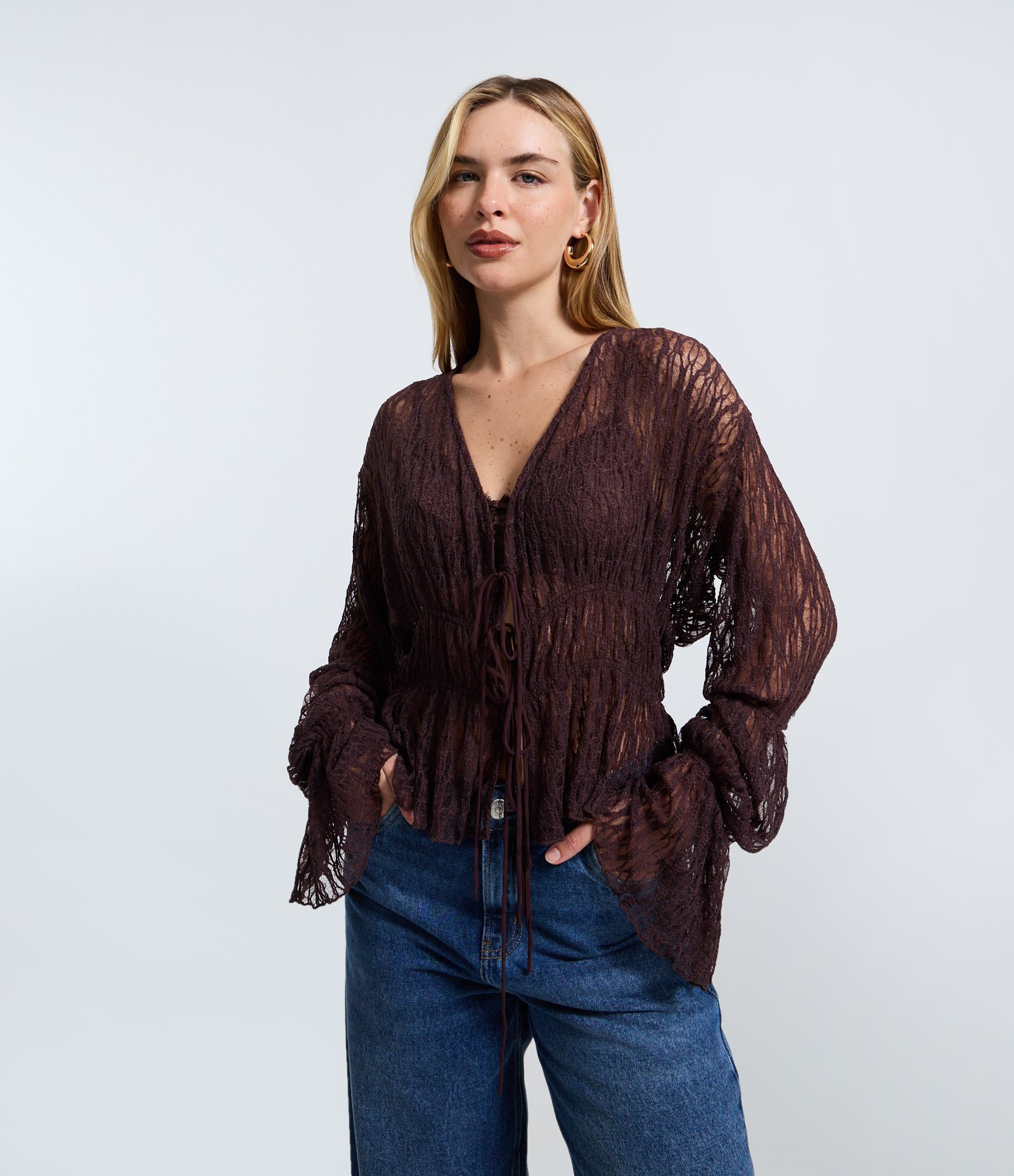 Blusa Renda Texturizada com Lacinhos e Manga Longa Marrom 2