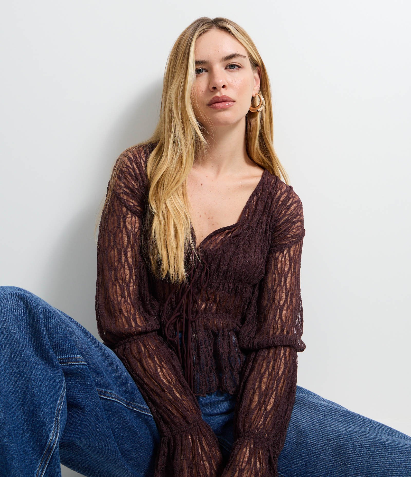 Blusa Renda Texturizada com Lacinhos e Manga Longa Marrom 6