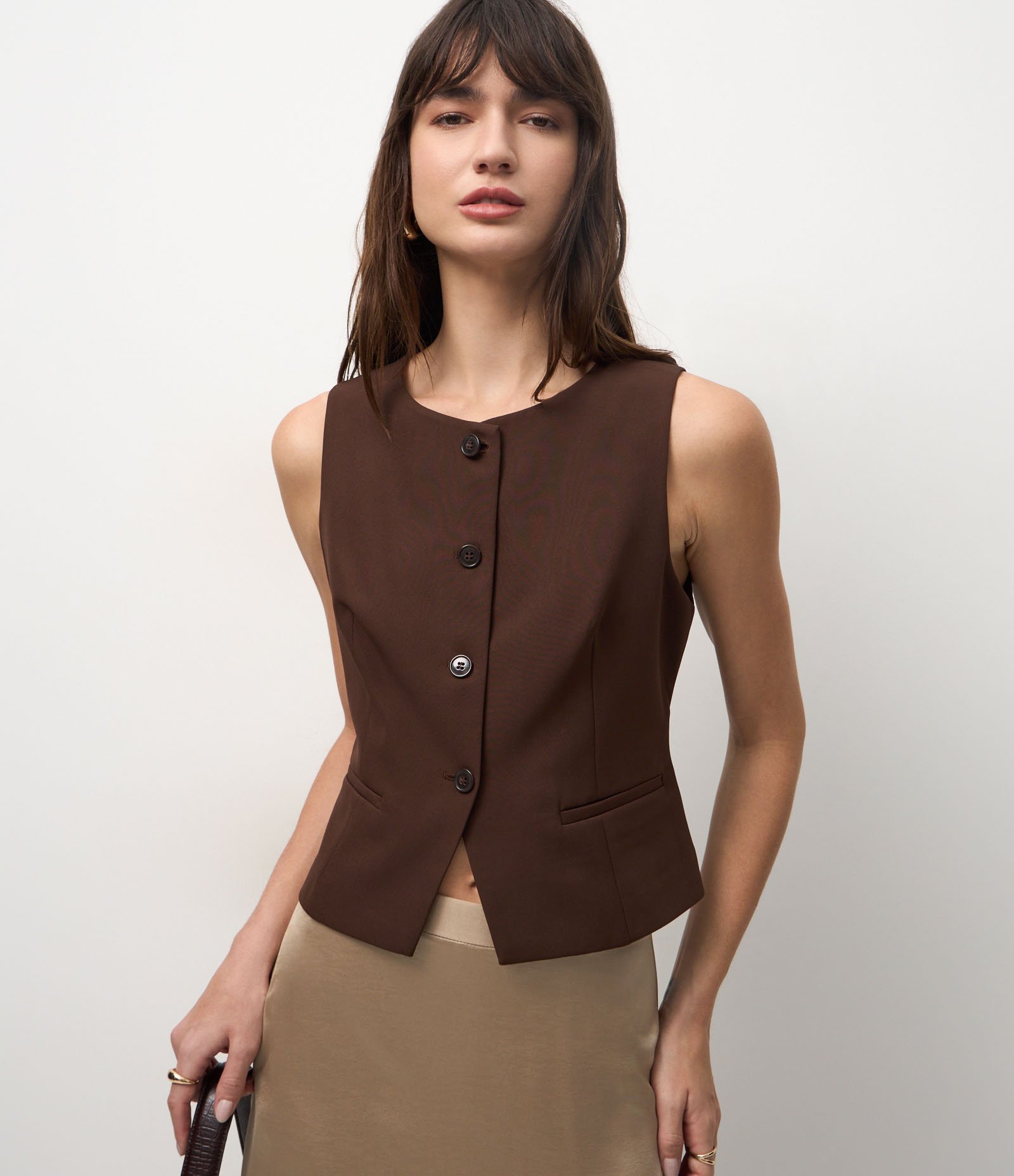 Colete Alfaiatado com Abotoamento e Bolsos Embutidos Marrom 1