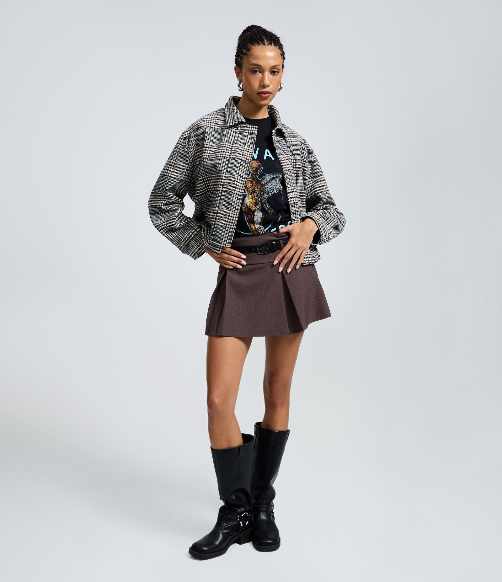 Short Saia Alfaiatado com Cinto e Plissado Marrom 1