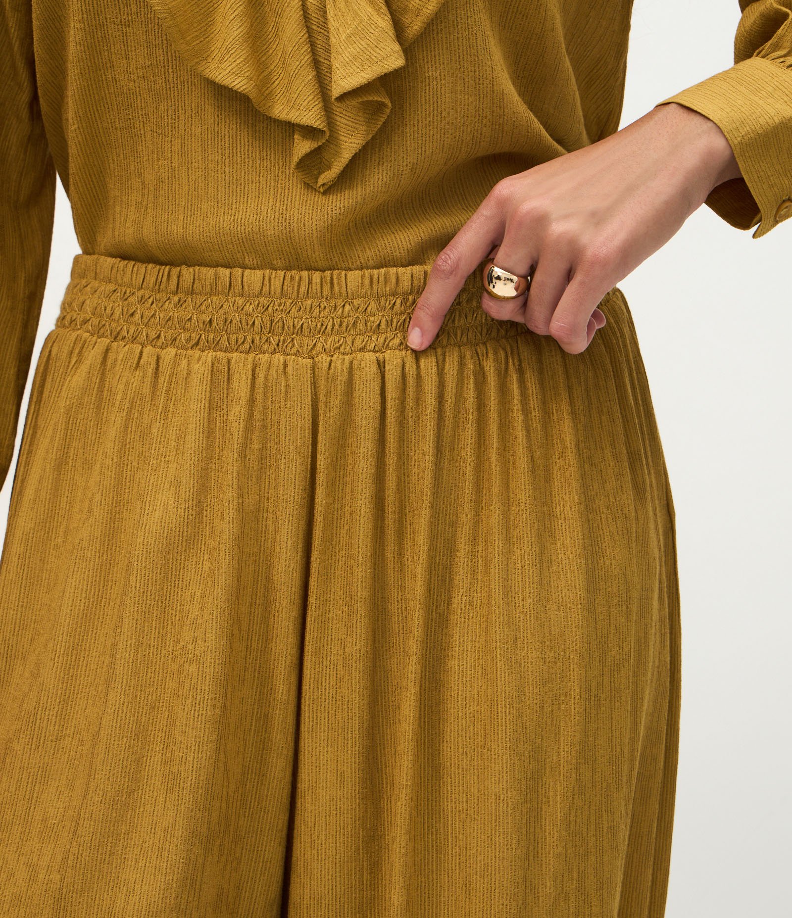 Calça Aladim em Viscose com Cós Elástico Amarelo 4