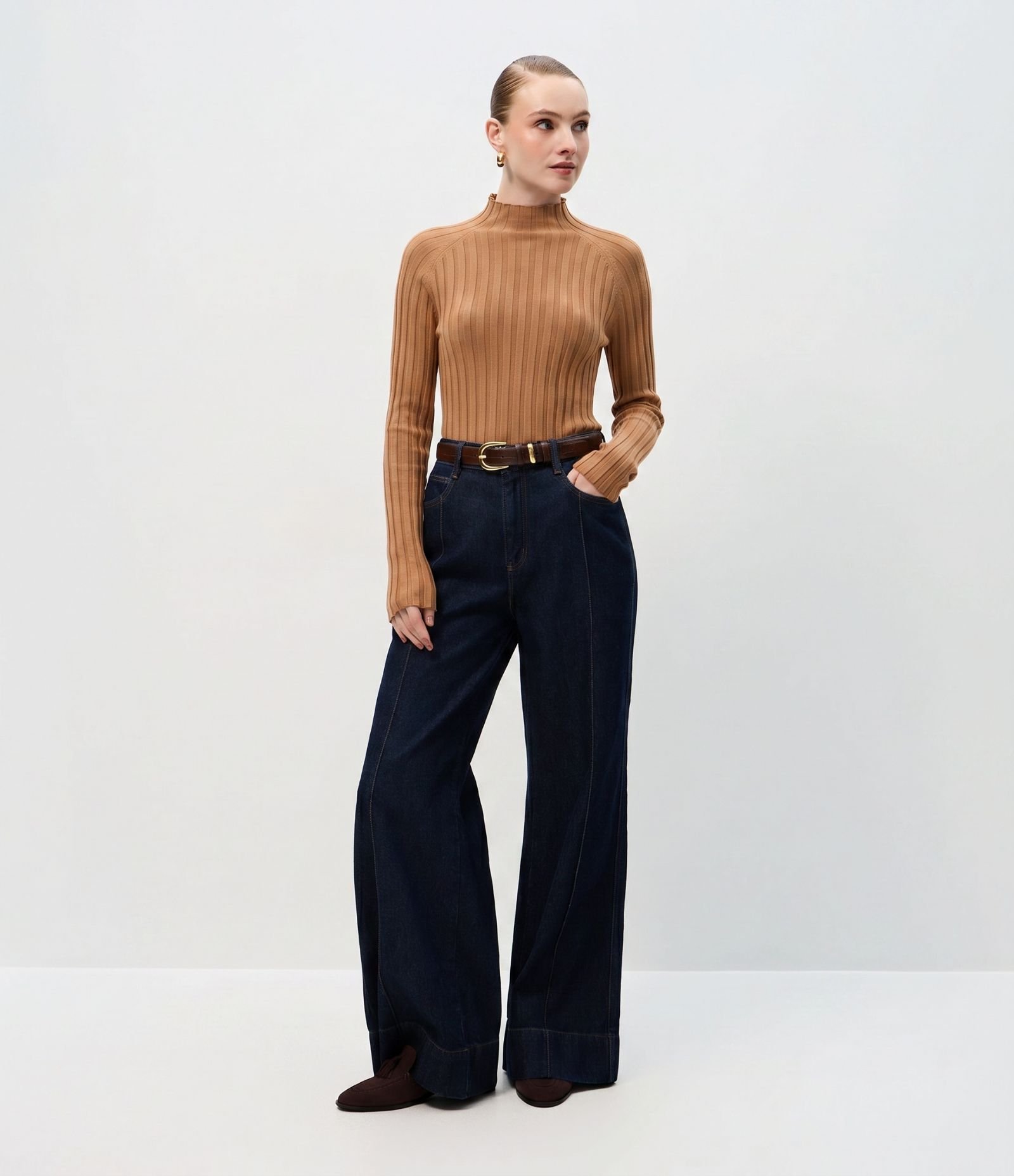 Blusa em Tricô com Gola Alta e Manga Longa Bege 1