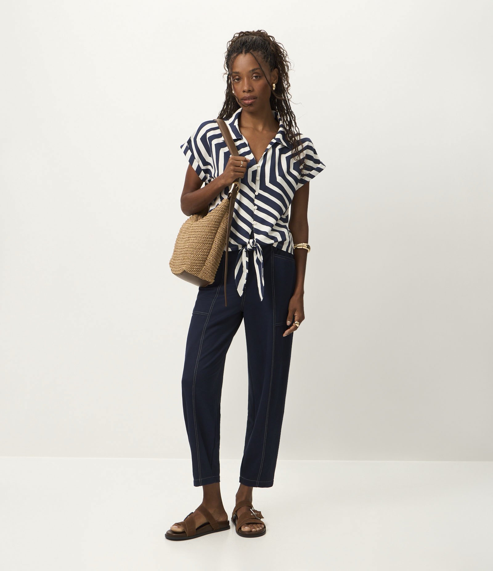 Blusa Alfaiatada em Piquet com Estampa Geométrica Azul Escuro/Branco 2