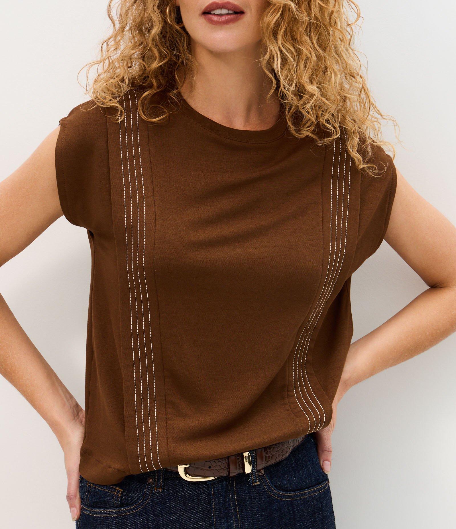Blusa Manga Curta em Moletinho com Presponhos Verticais Marrom 4