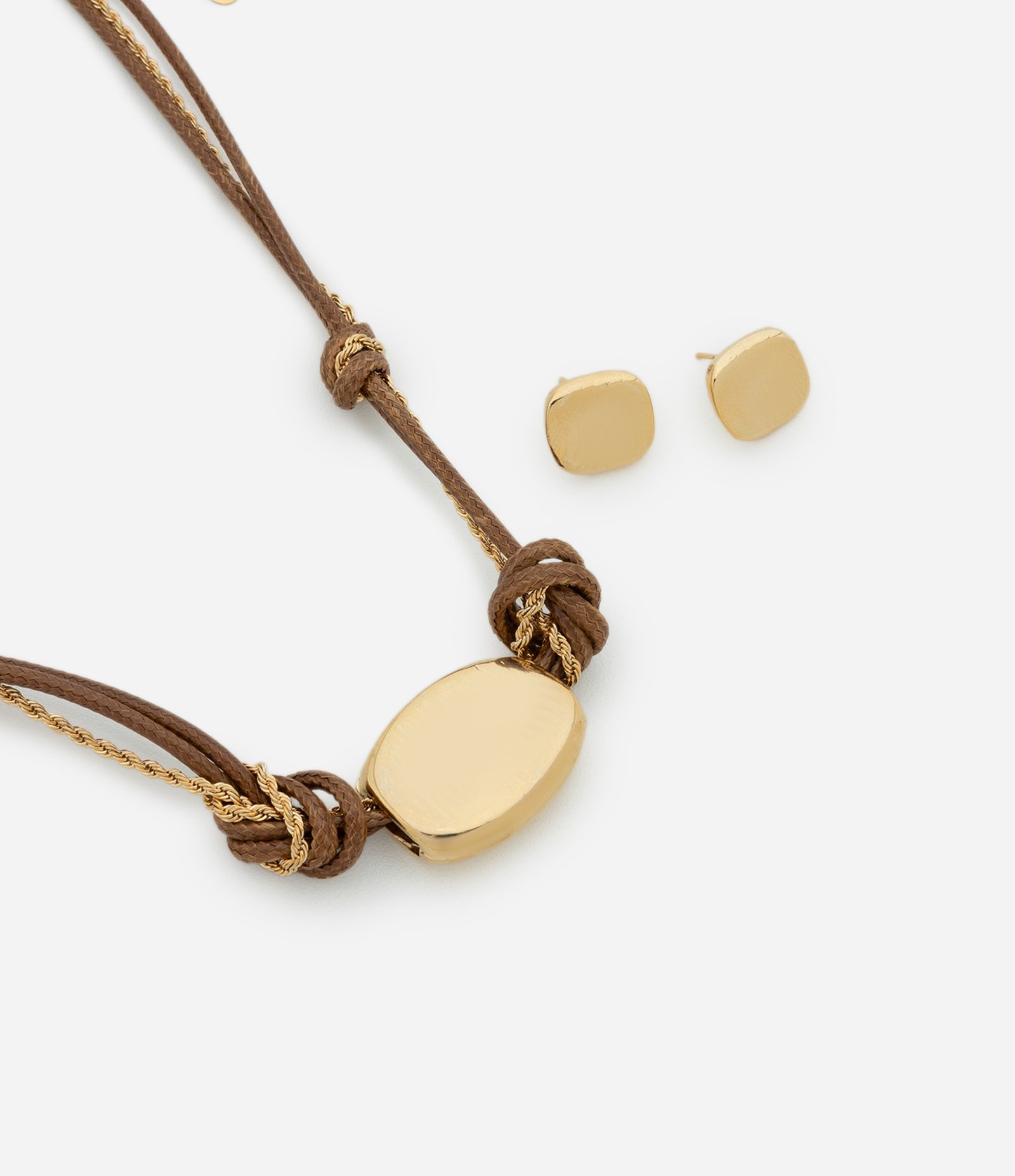 Conjunto de Colar com Cordão de Tecido Entrelaçado com Pingente e Brinco Botão Dourado 1