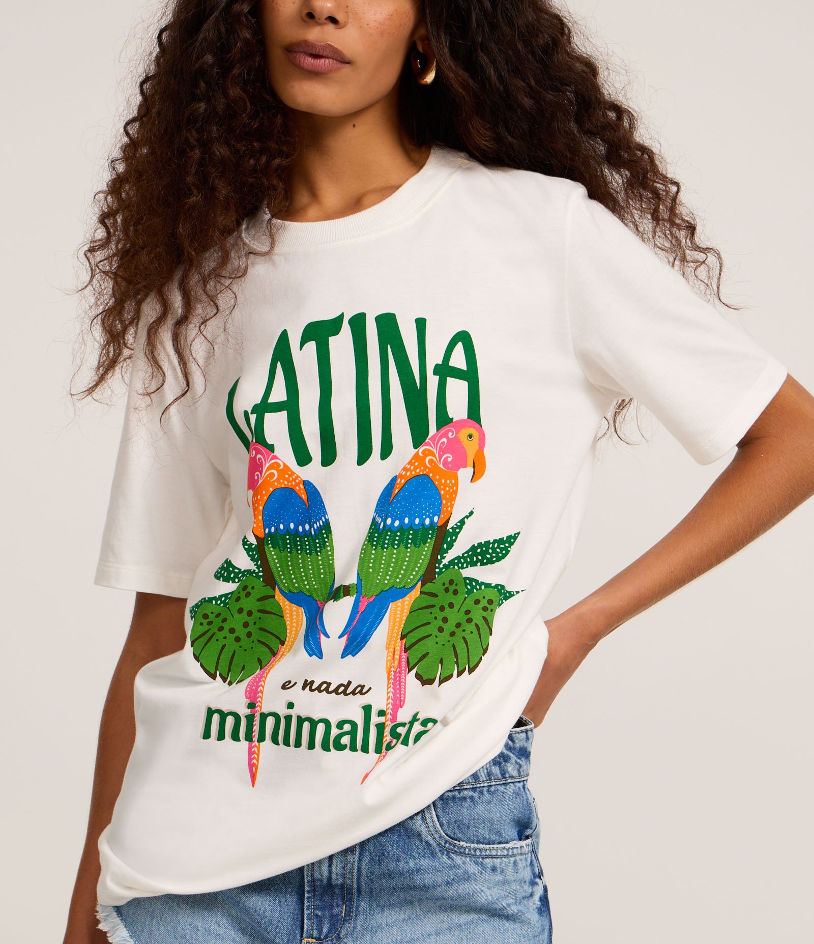 Camiseta em Algodão com Estampa Latina e Araras Off White 4